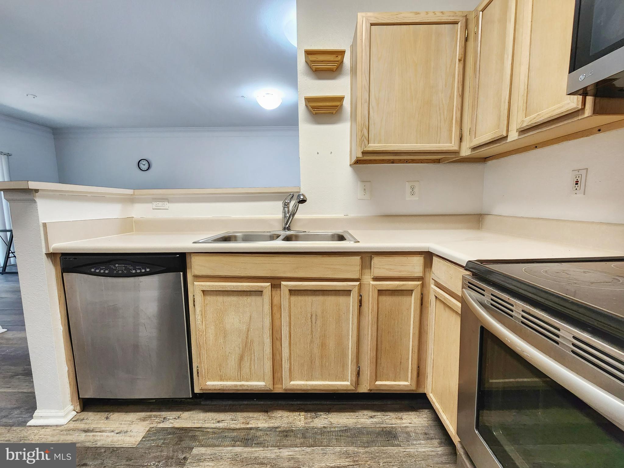 GATES OF MCLEAN - Residential