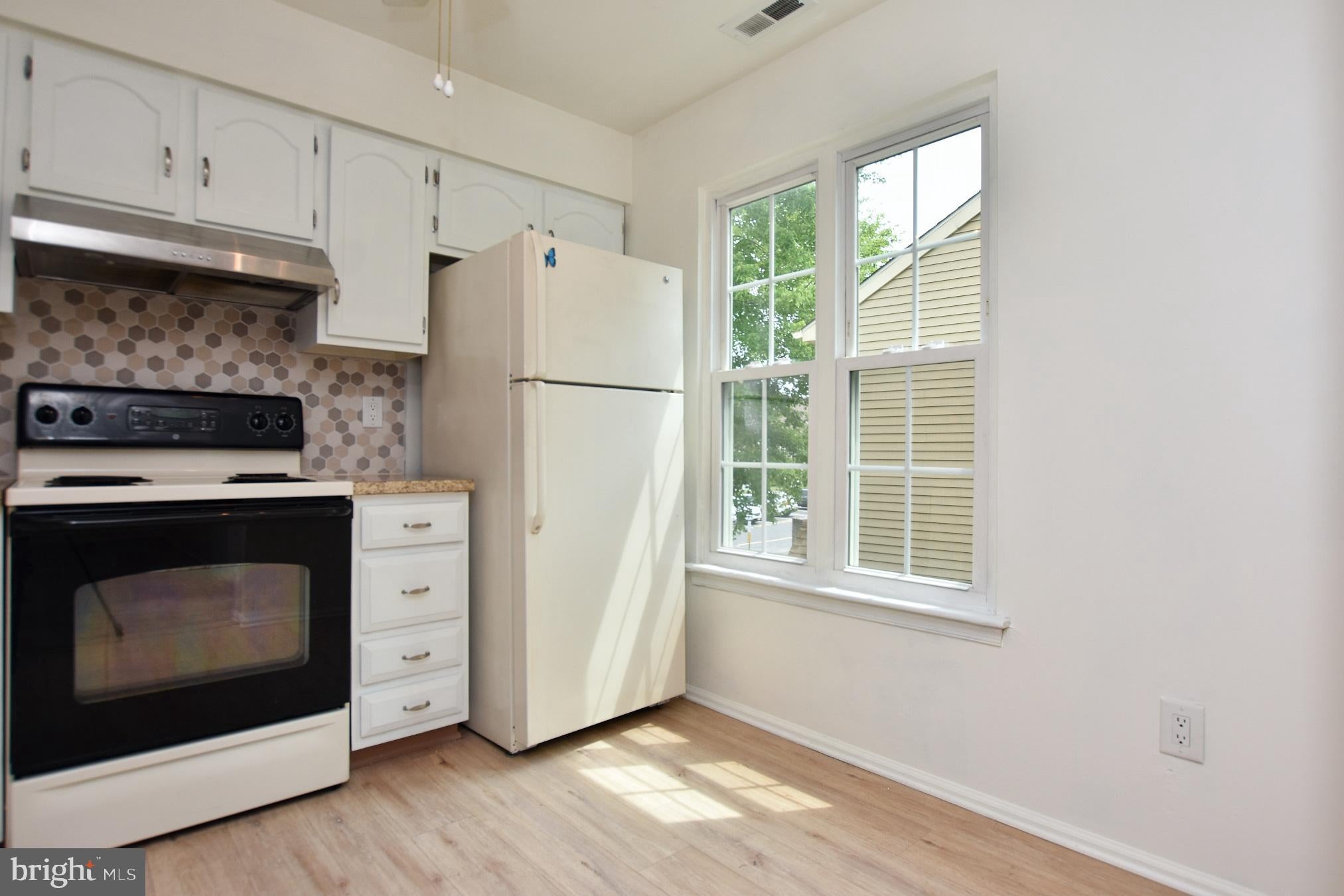 4304-B ADELAIDE DRIVE
