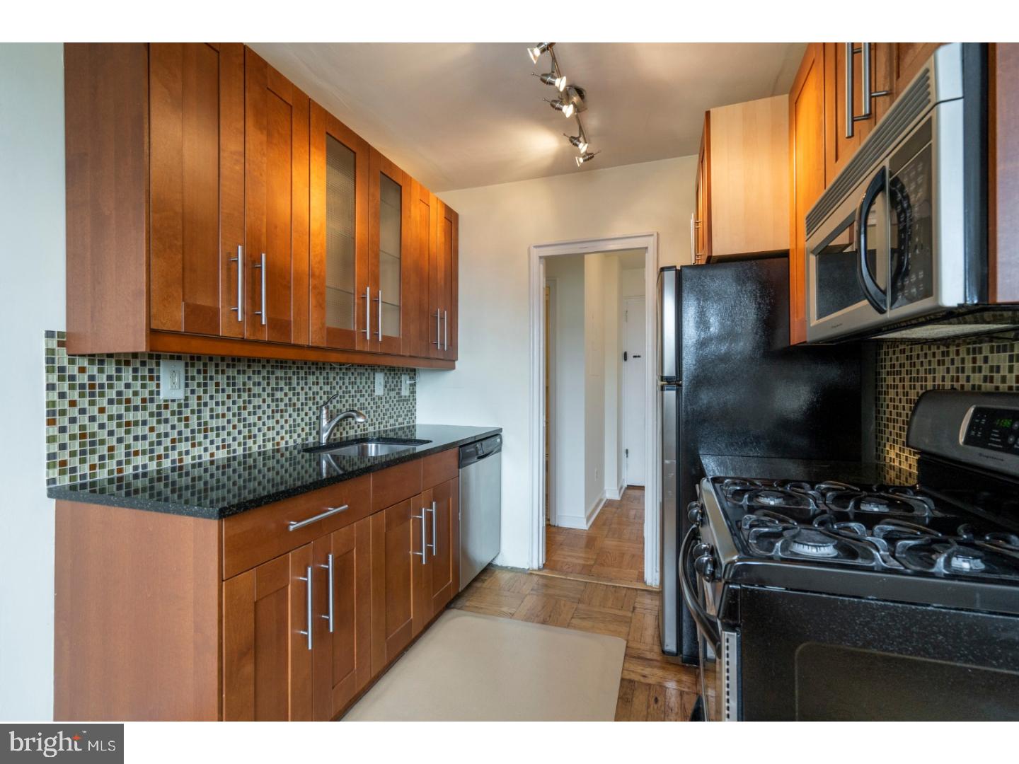 ART MUSEUM AREA - Residential Lease
