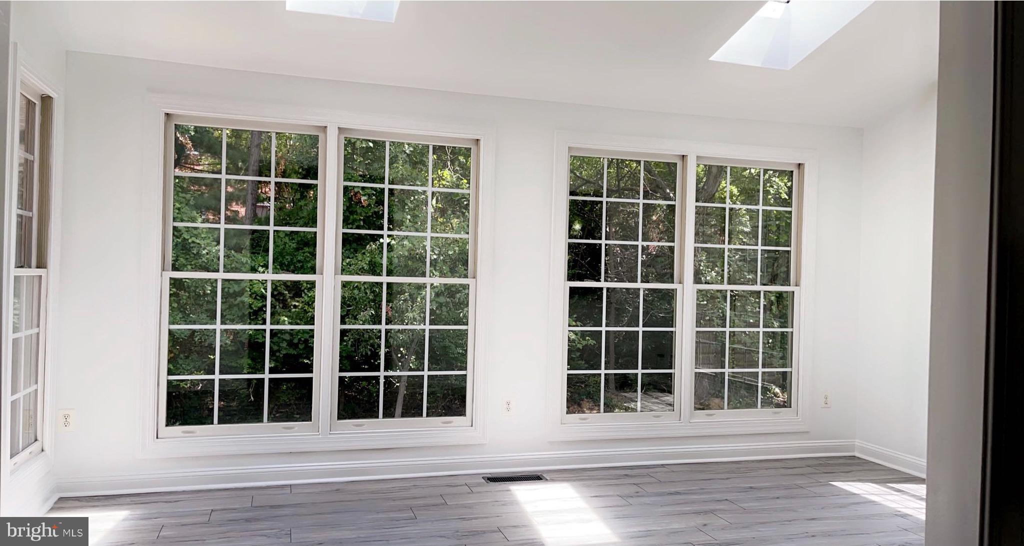 MADRILLON OAKS - Residential Lease