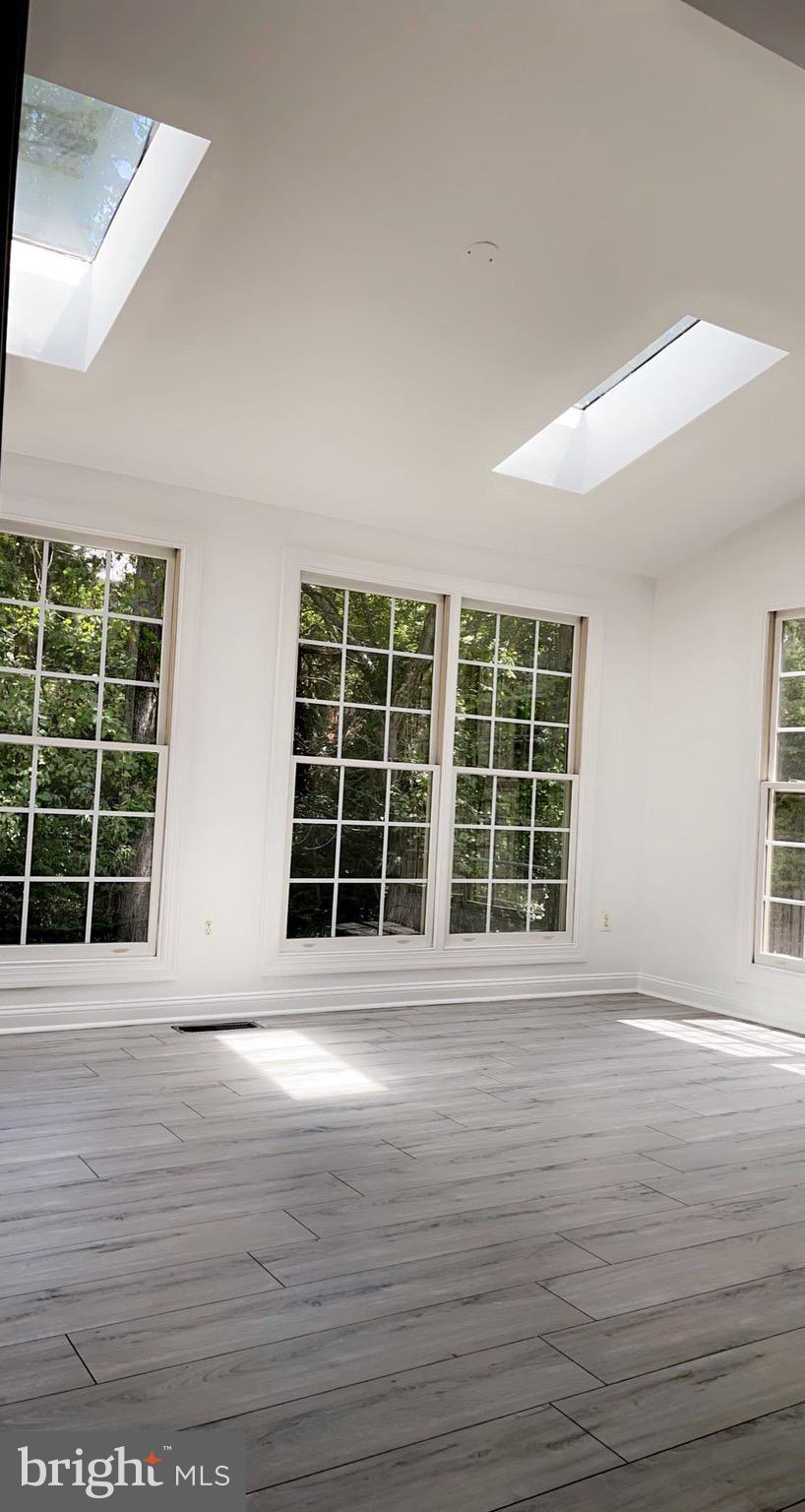 MADRILLON OAKS - Residential Lease