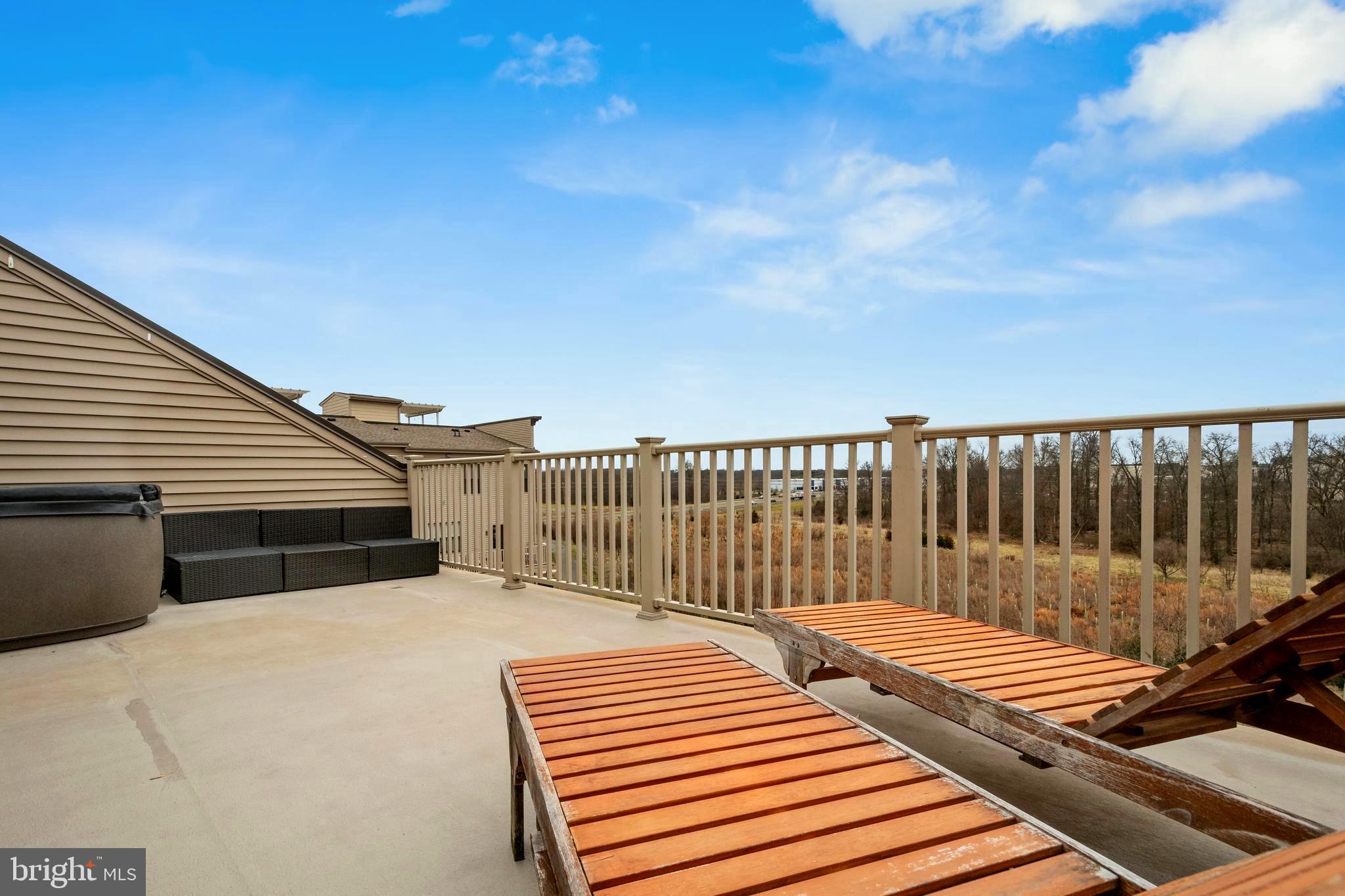 SM ONE LOUDOUN CONDO - Residential