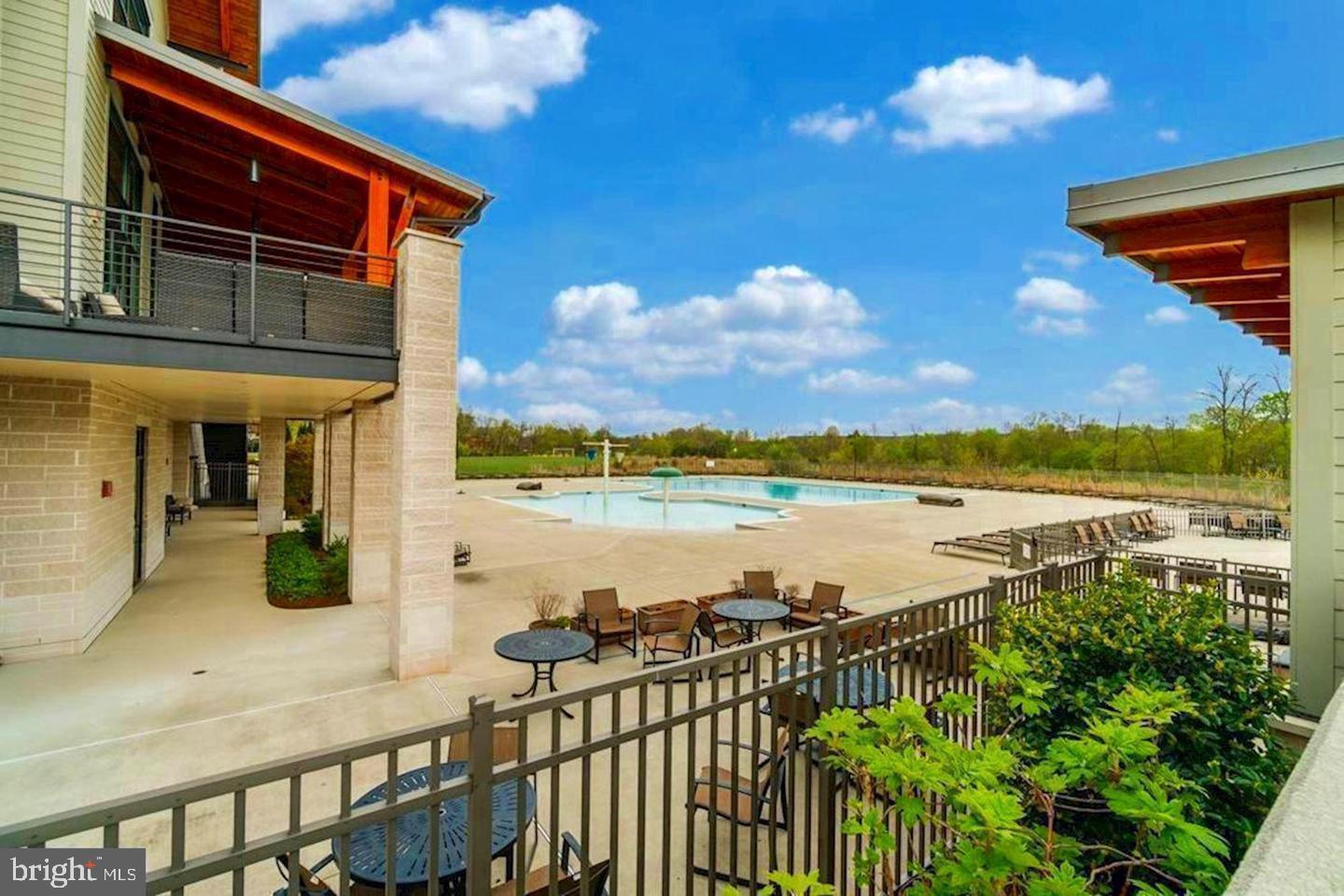 SM ONE LOUDOUN CONDO - Residential