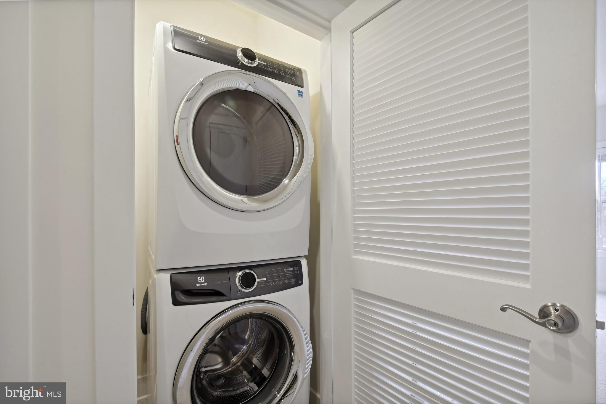 SM ONE LOUDOUN CONDO - Residential