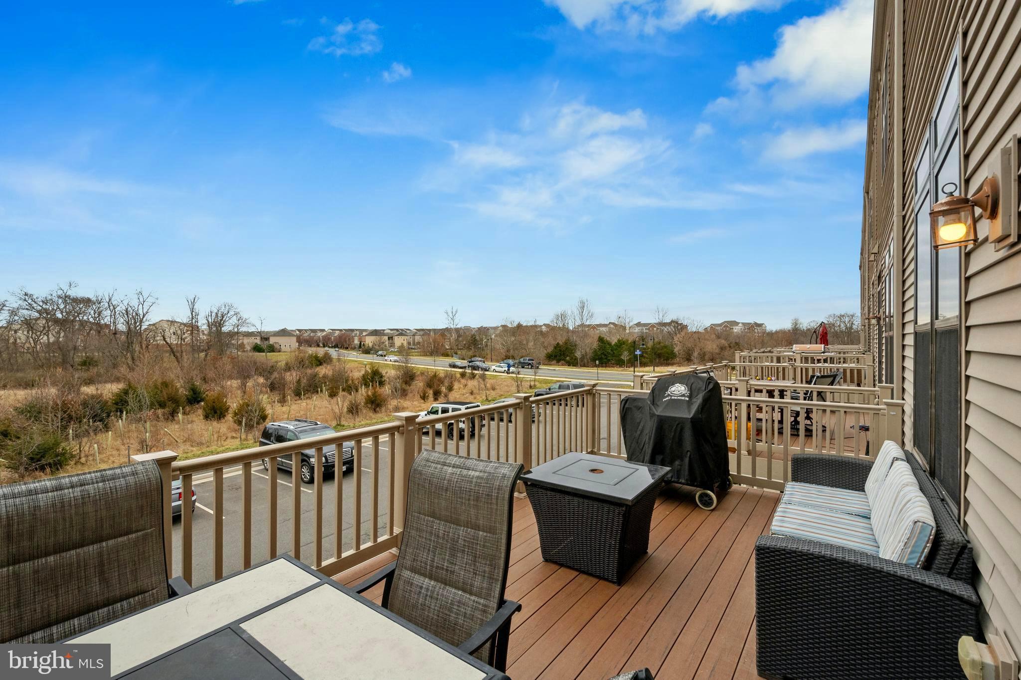 SM ONE LOUDOUN CONDO - Residential