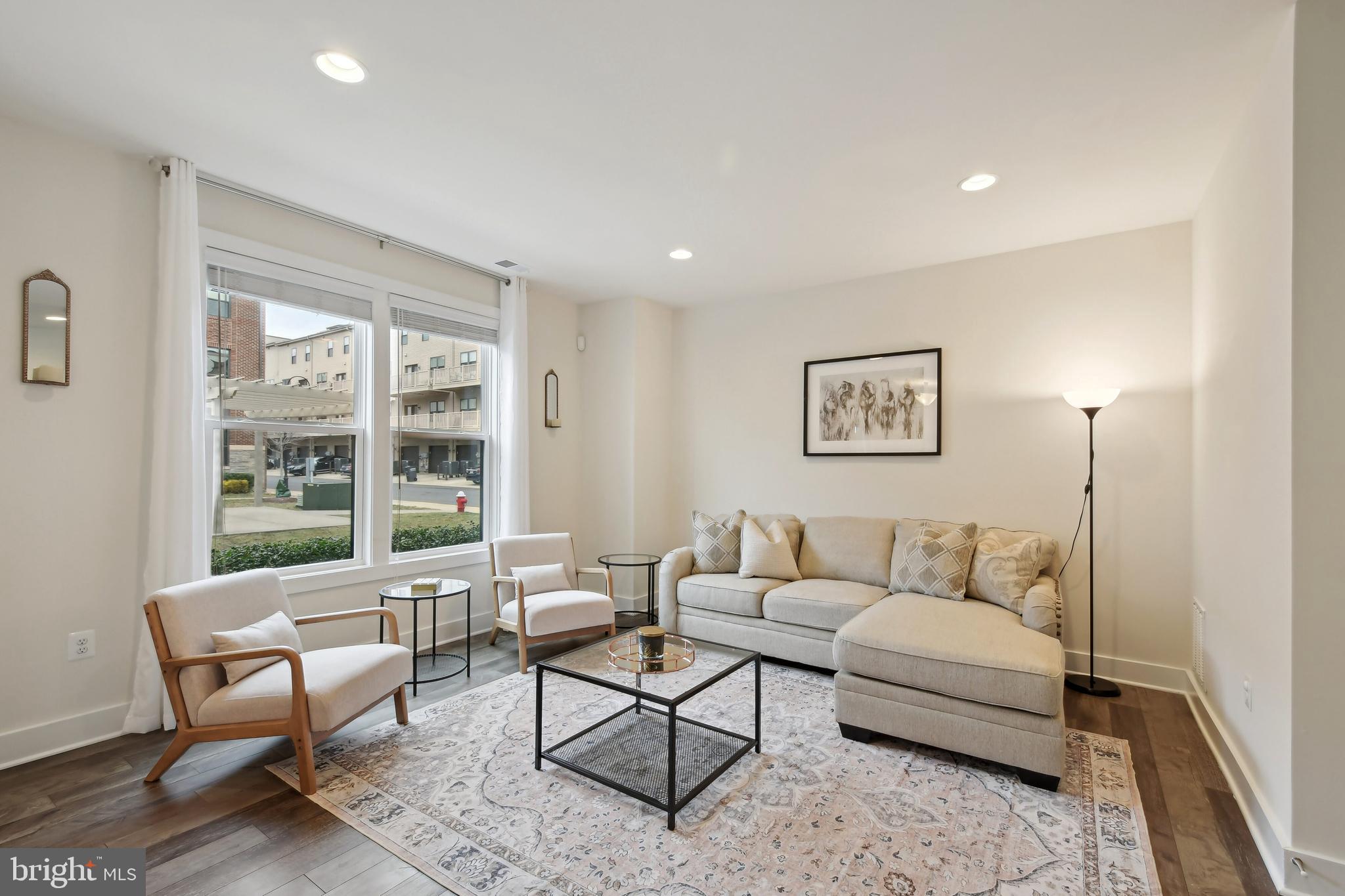 SM ONE LOUDOUN CONDO - Residential