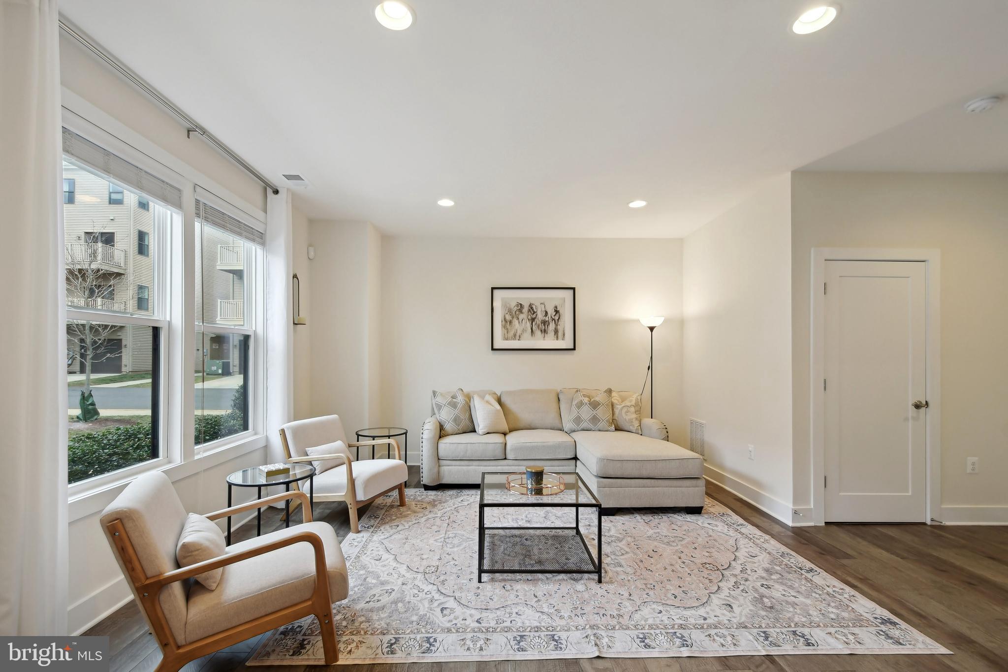 SM ONE LOUDOUN CONDO - Residential