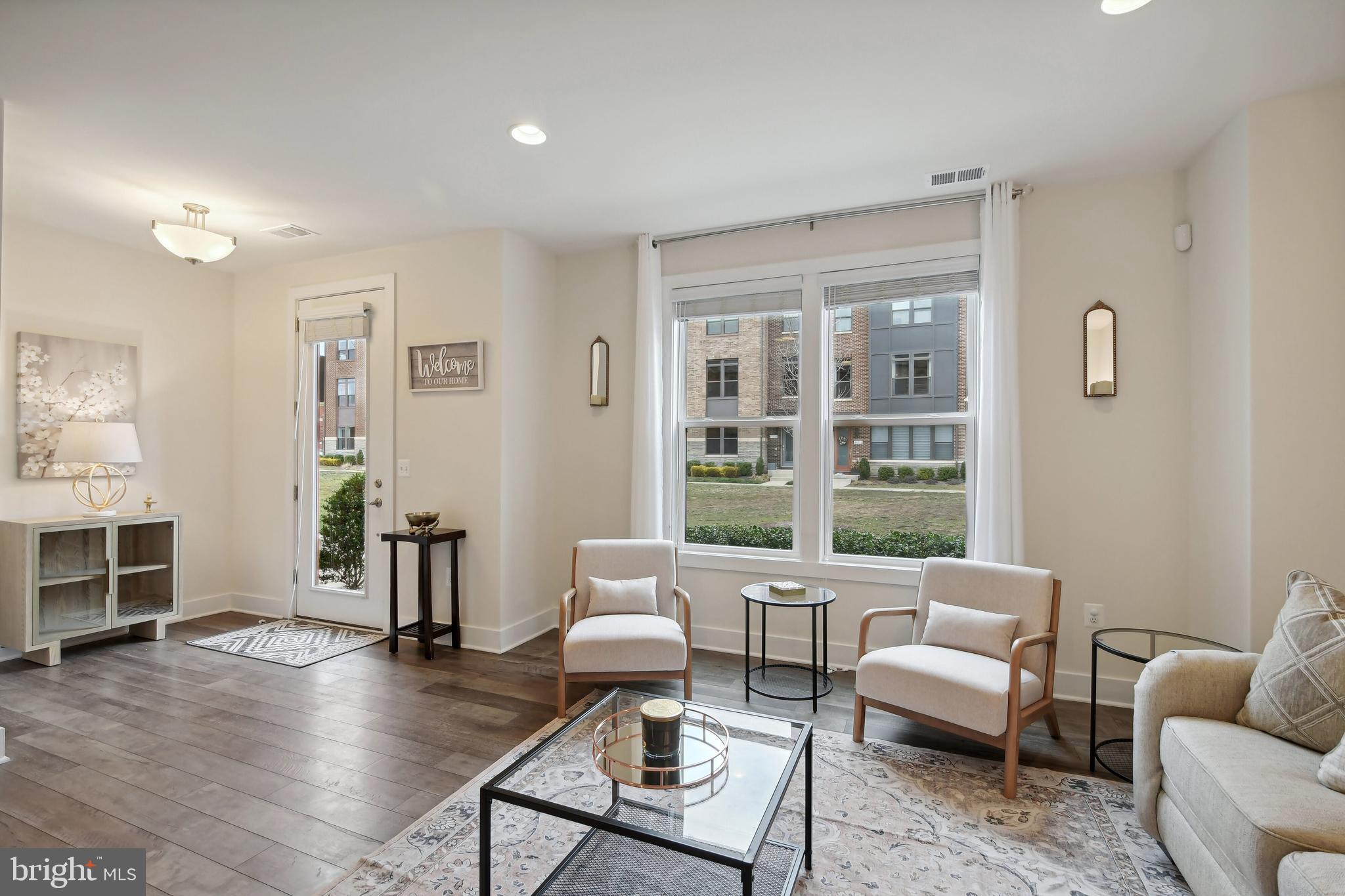 SM ONE LOUDOUN CONDO - Residential