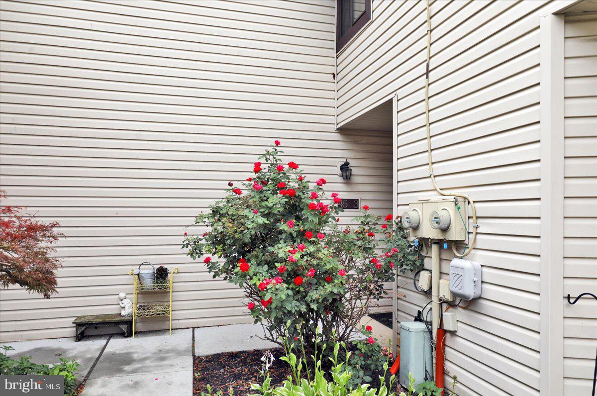 45 HOLLY DRIVE 3