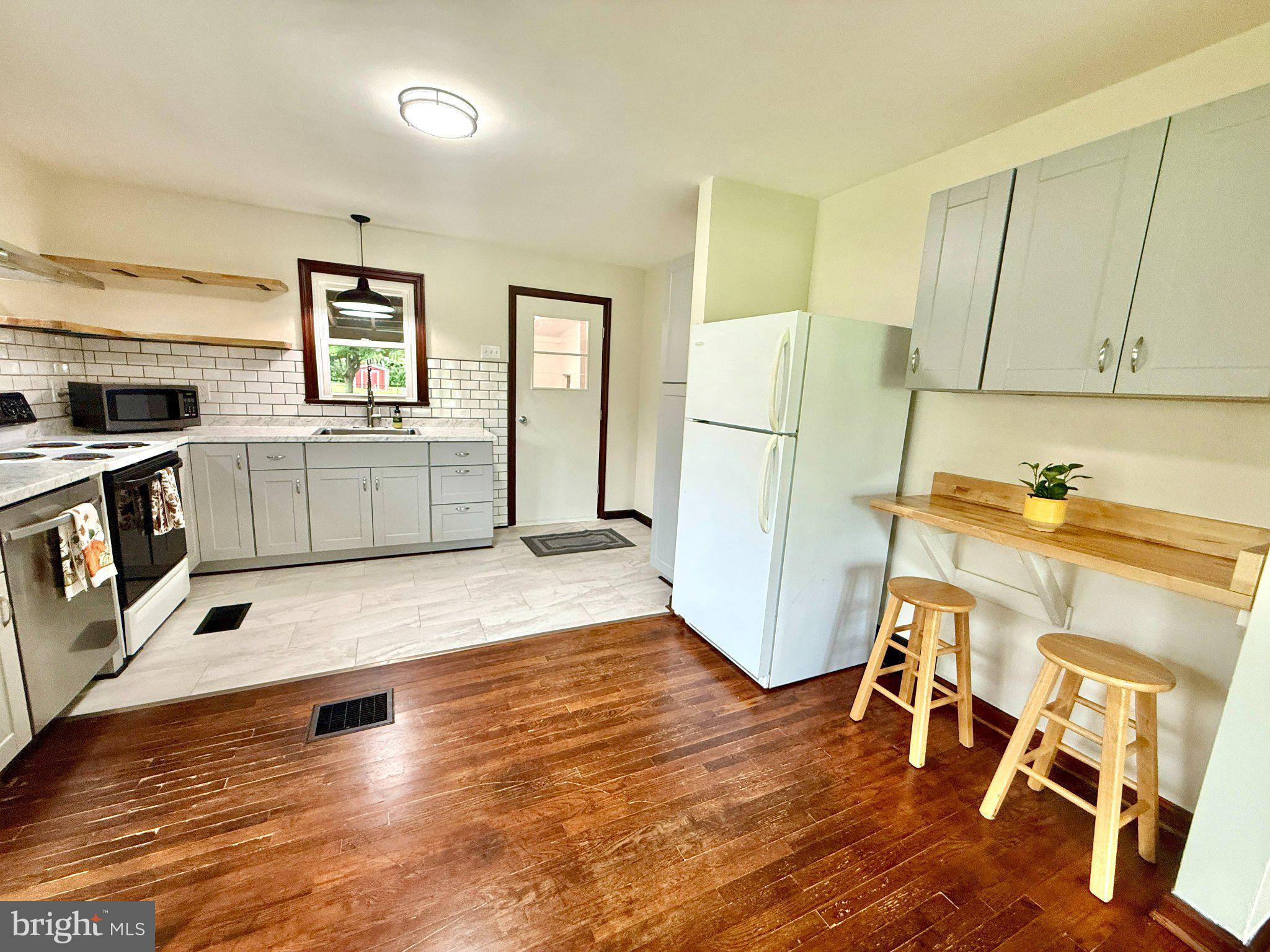 4015-A JEFFERSON PIKE