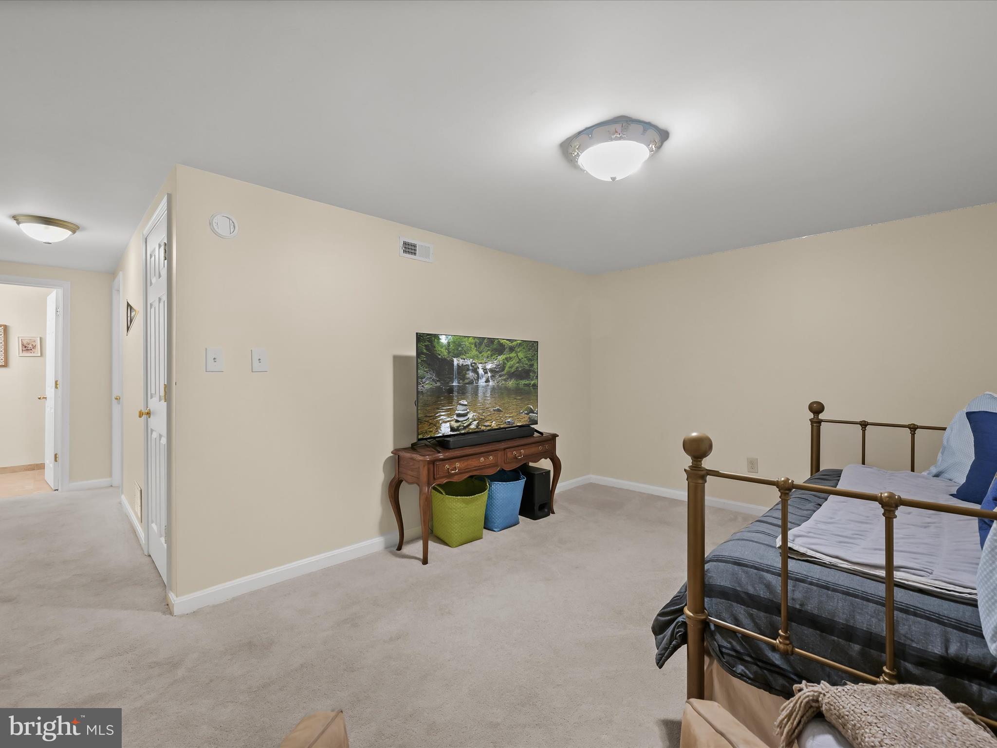 HUNTERS RUN - Residential