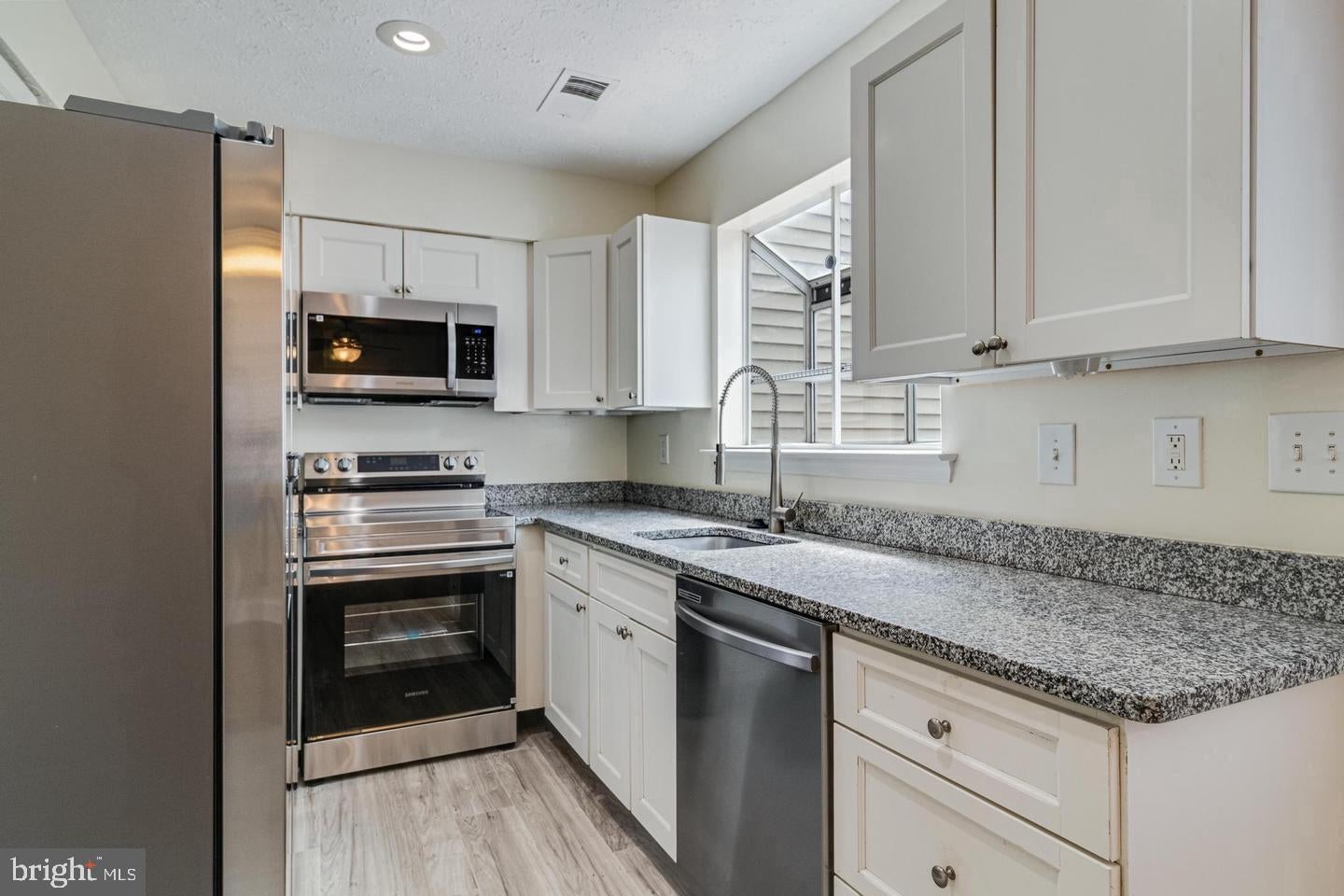 6206 DEERWOOD COURT