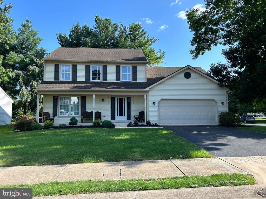 Photo of 210 Sycamore Lane, NEW HOLLAND, PA 17557 (MLS # PALA2055958)