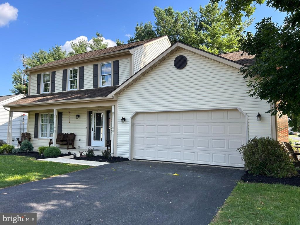 Photo of 210 Sycamore Lane, NEW HOLLAND, PA 17557 (MLS # PALA2055958)