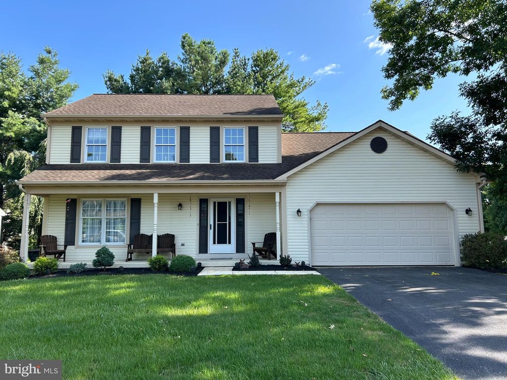 Photo of 210 Sycamore Lane, NEW HOLLAND, PA 17557 (MLS # PALA2055958)