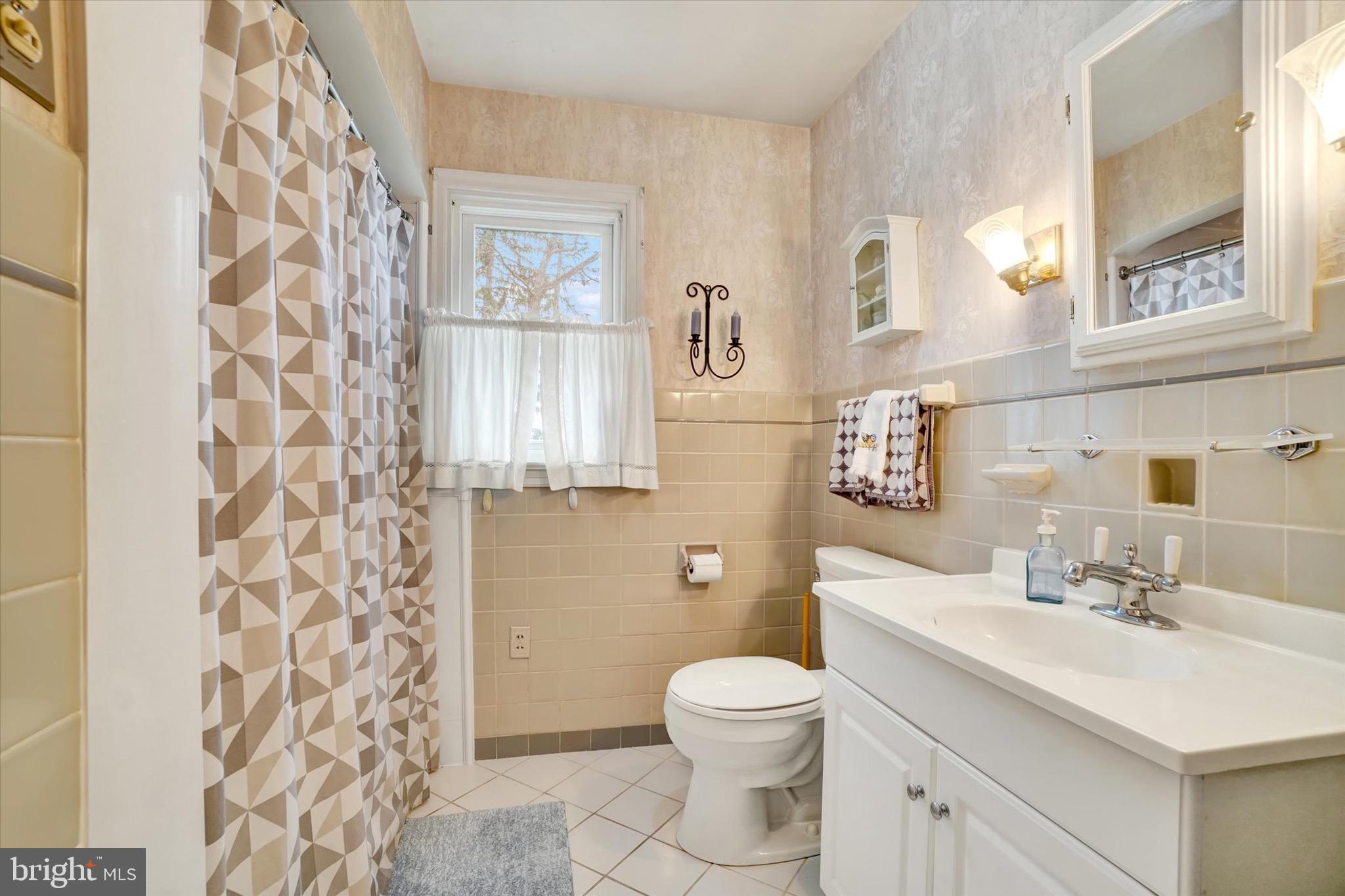 765 COUNTRY CLUB ROAD