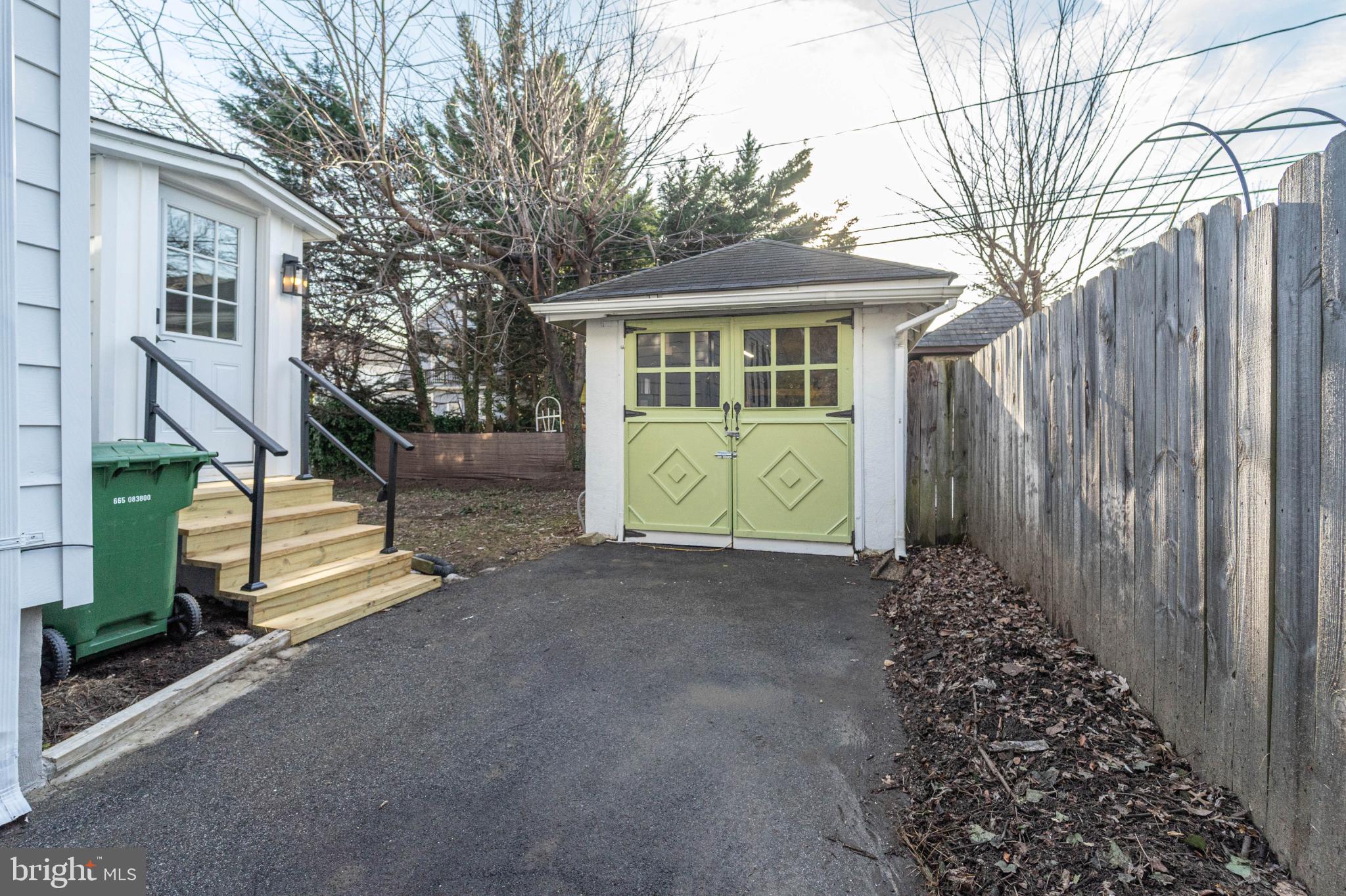 516 N ROCK GLEN ROAD