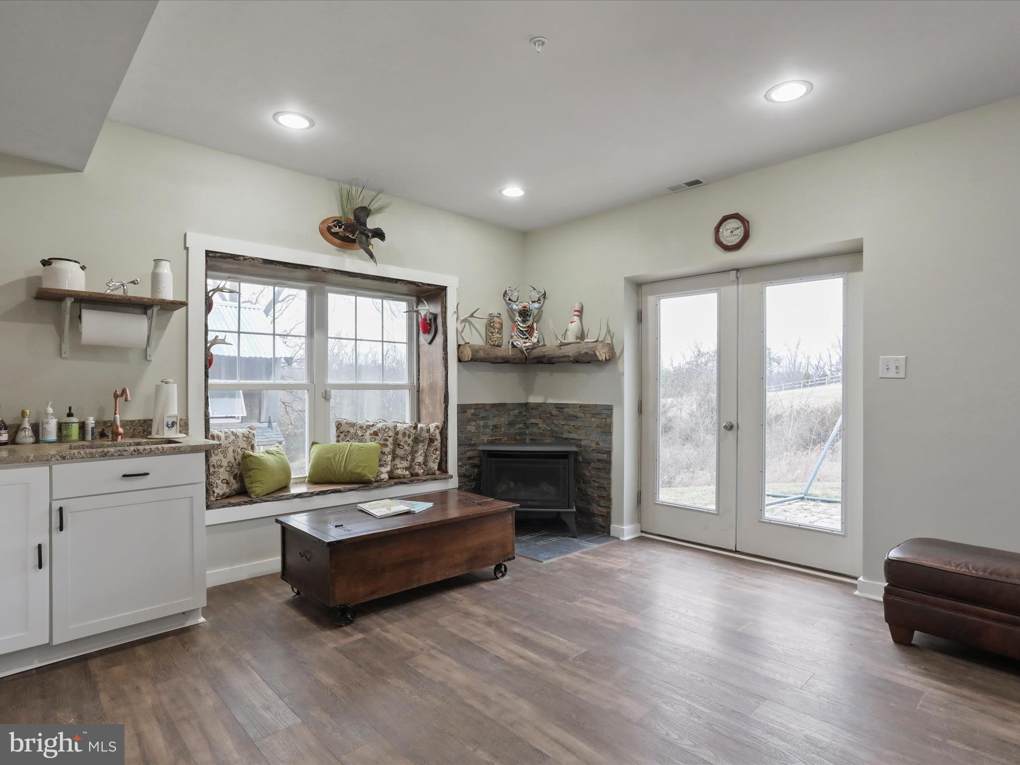 HUCKLEBERRY HILL - Residential