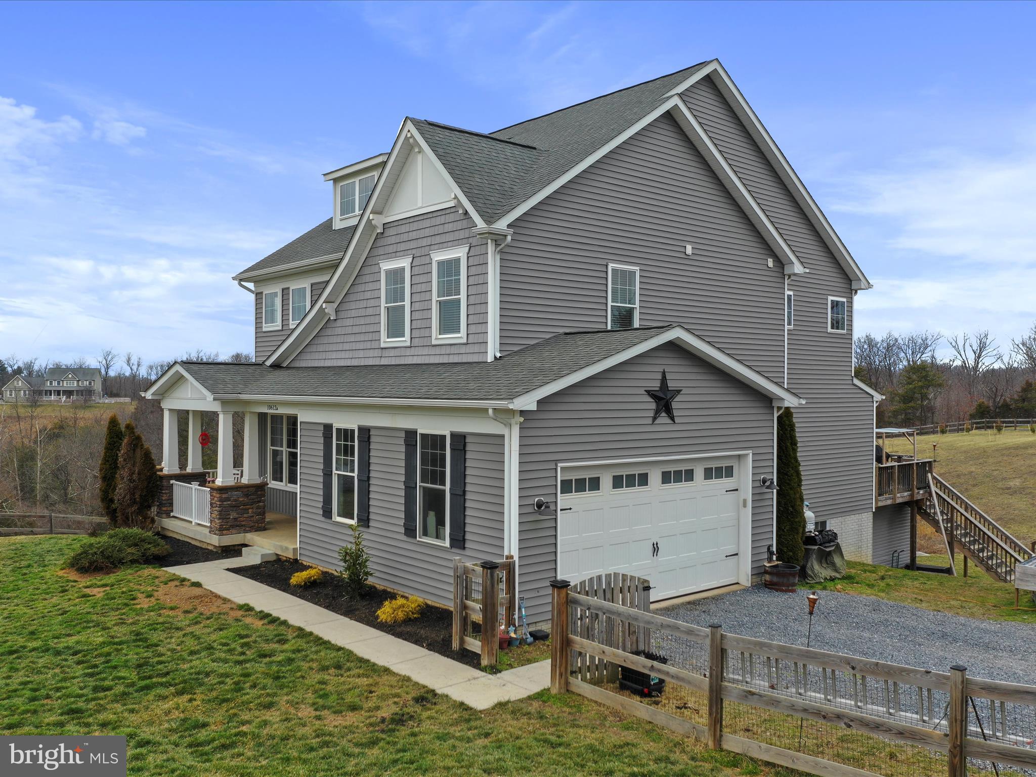 HUCKLEBERRY HILL - Residential