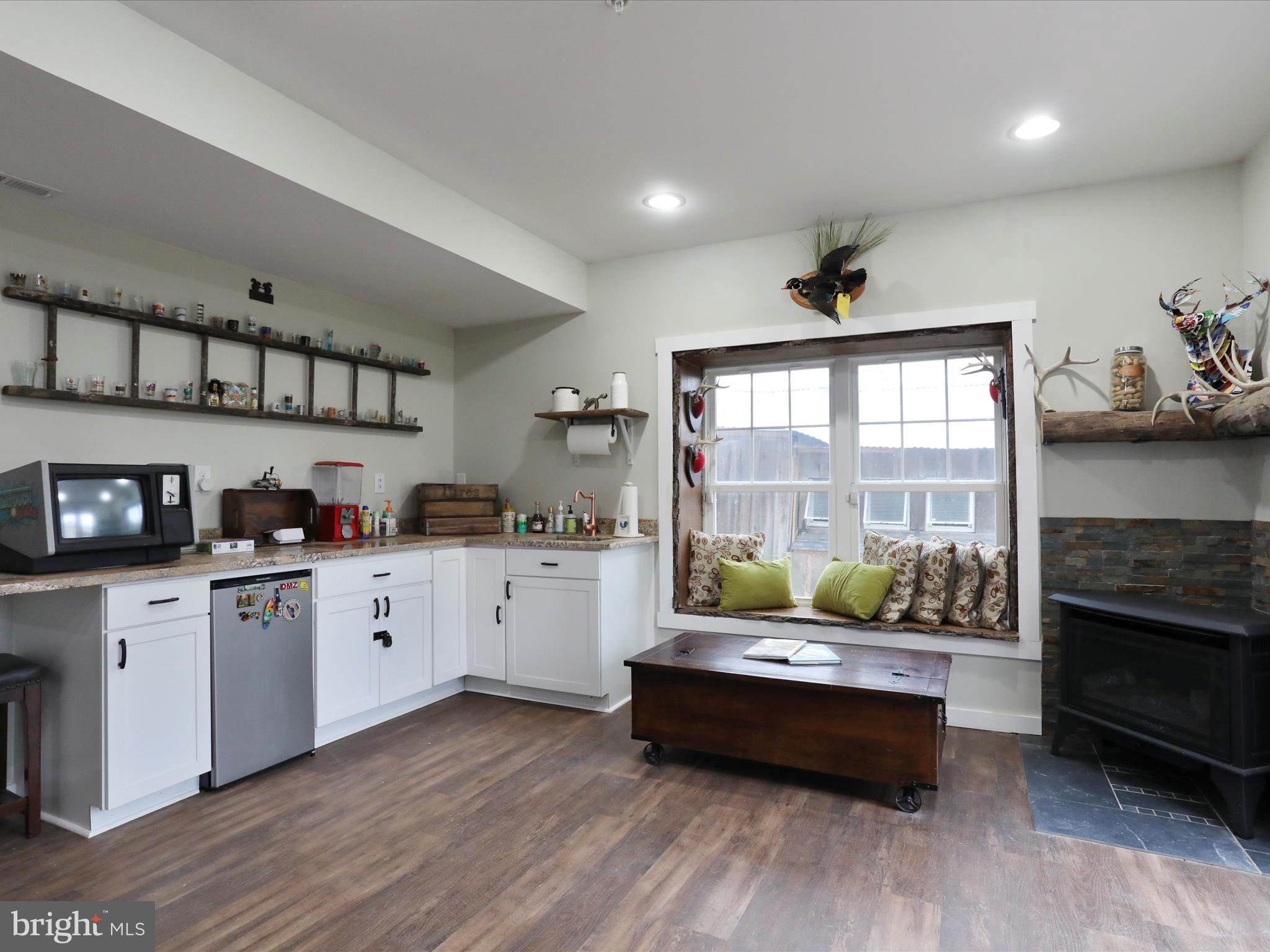 HUCKLEBERRY HILL - Residential