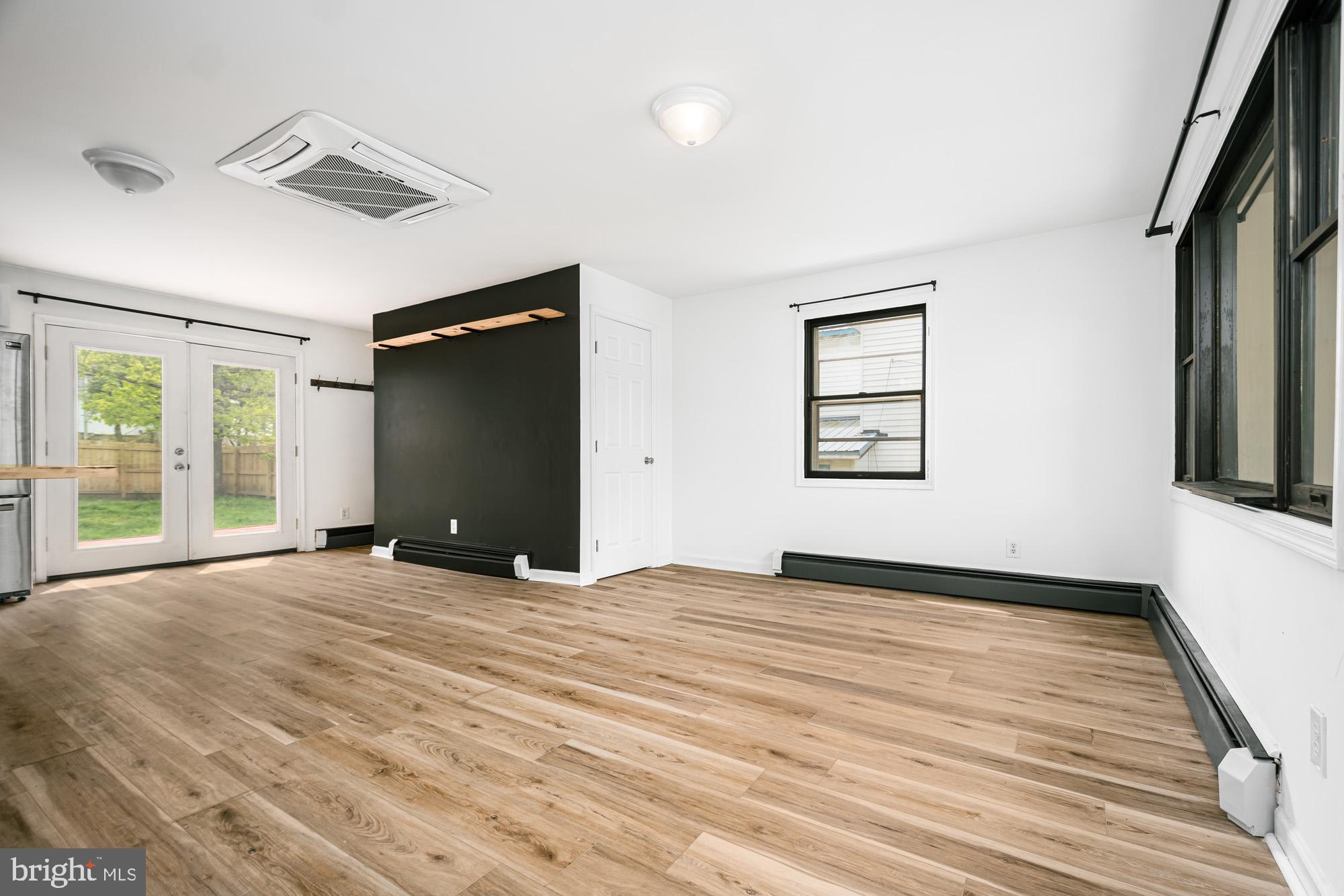 MOUNTAIN LAKE PARK - Residential