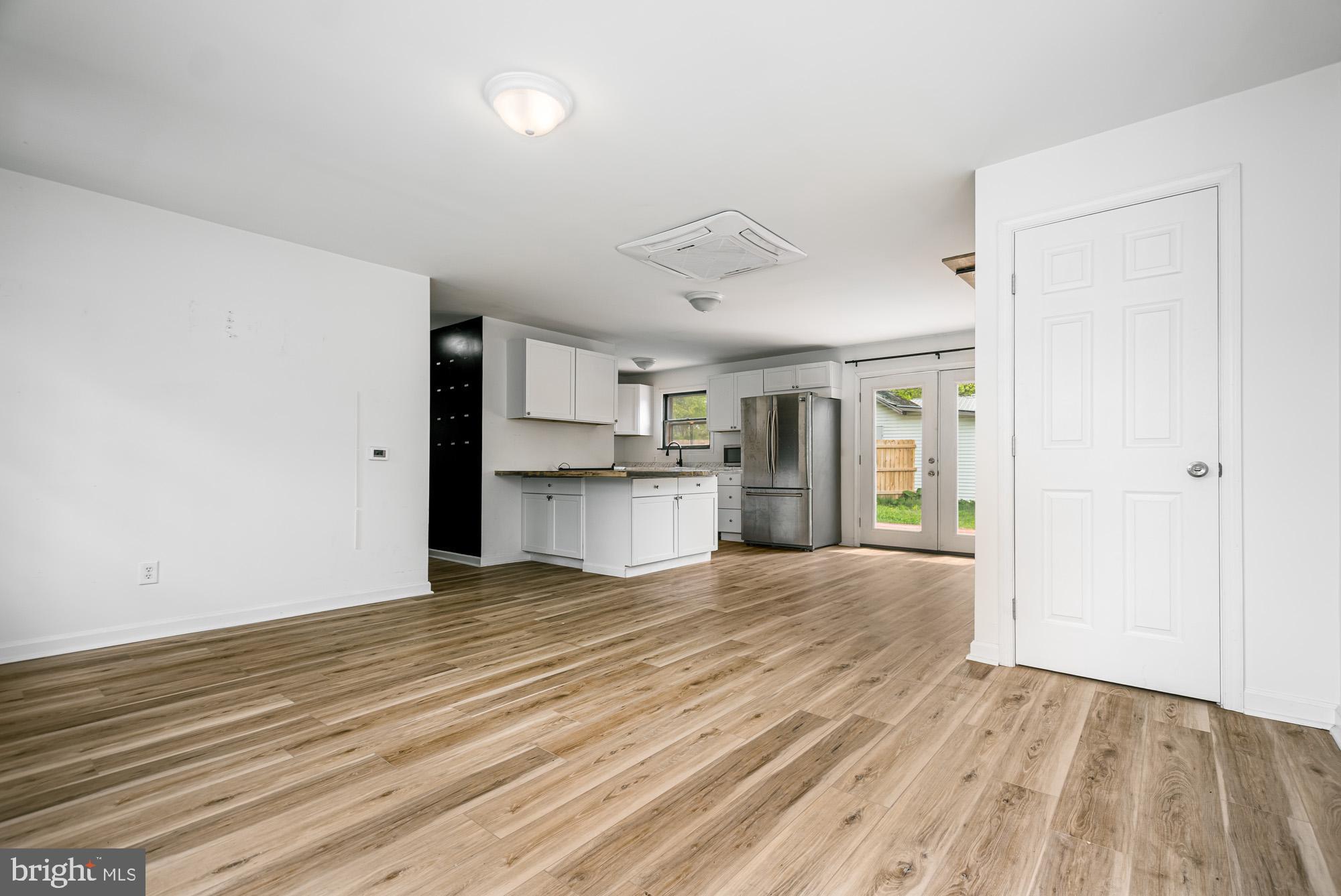 MOUNTAIN LAKE PARK - Residential