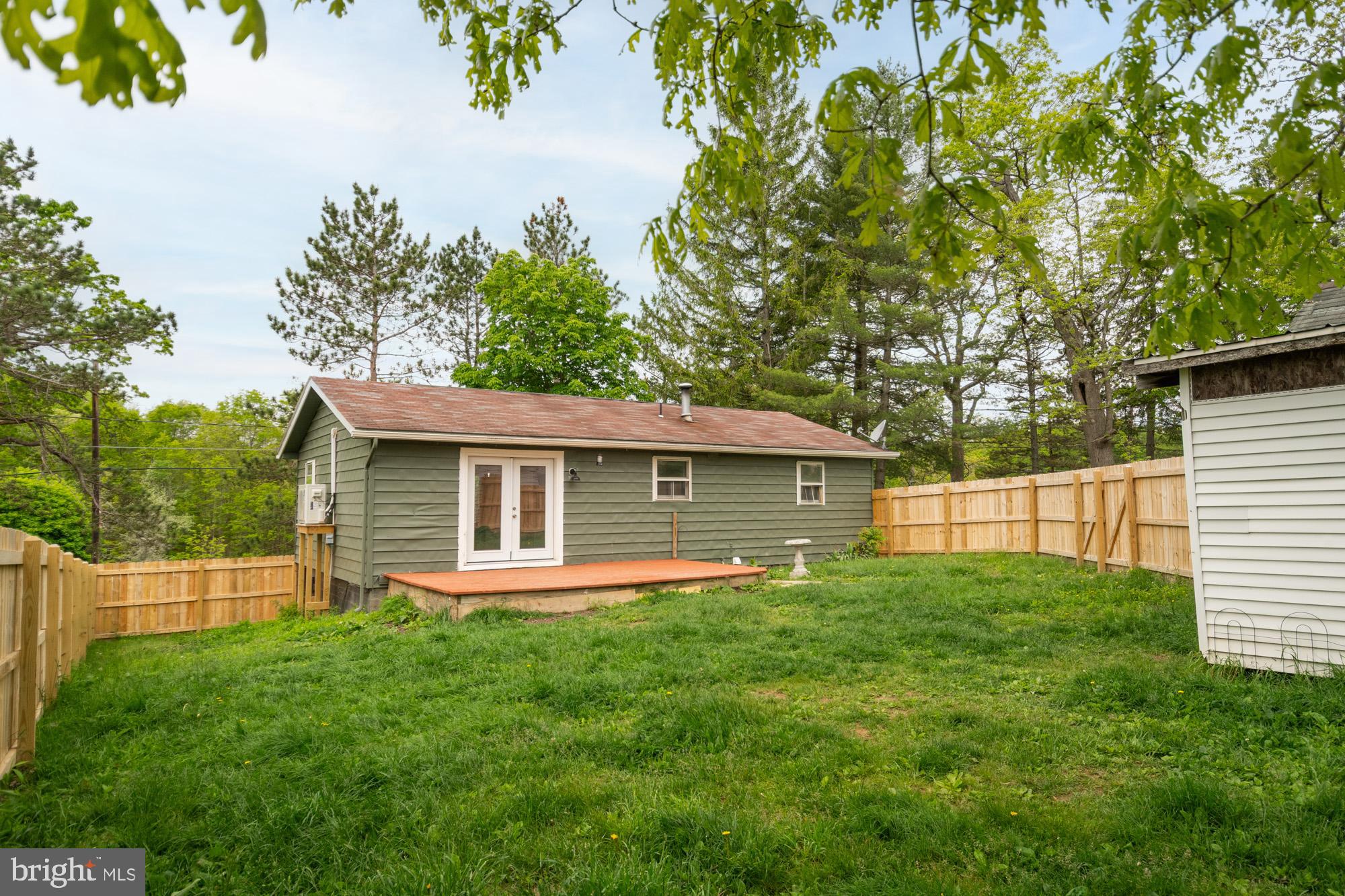 MOUNTAIN LAKE PARK - Residential