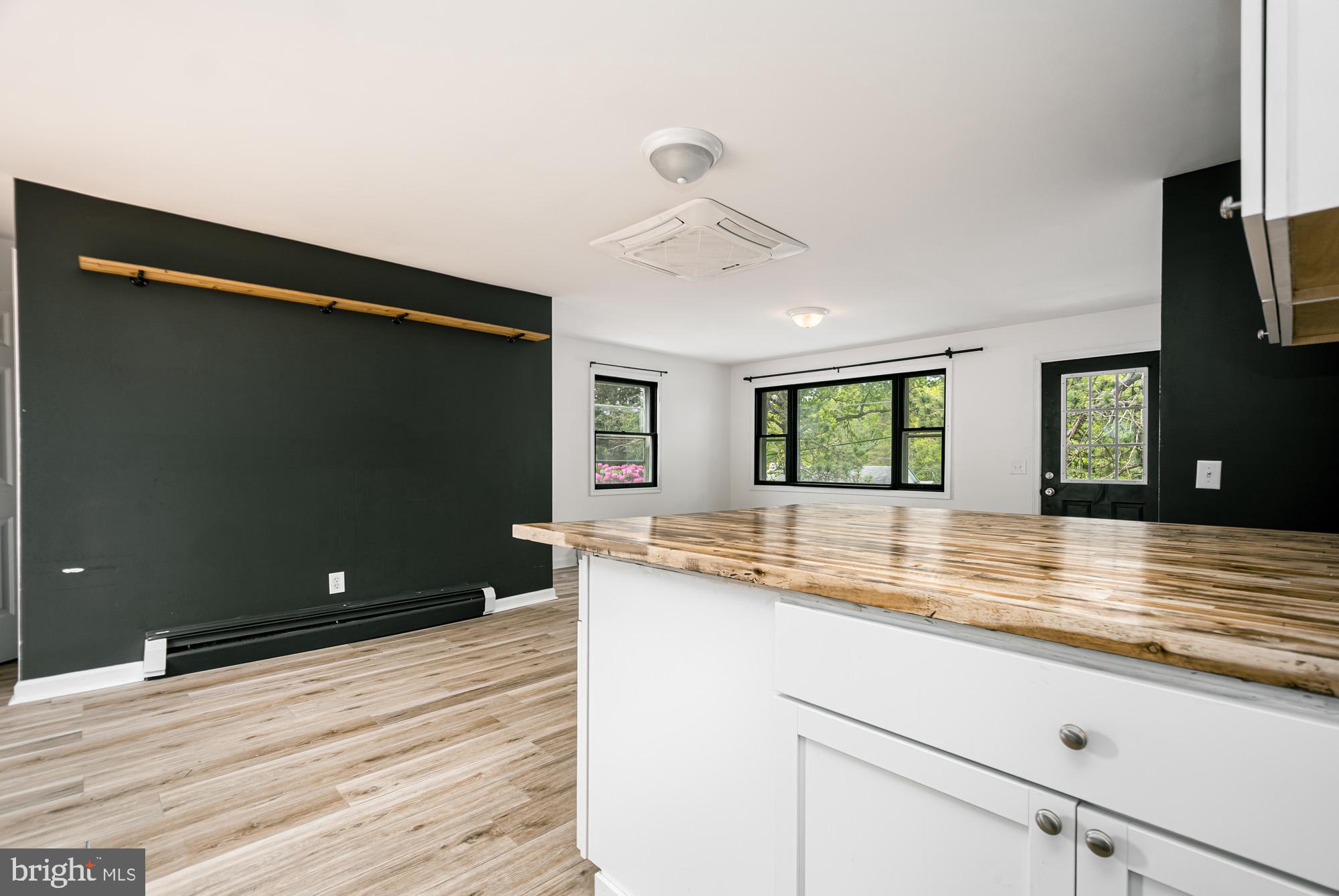 MOUNTAIN LAKE PARK - Residential