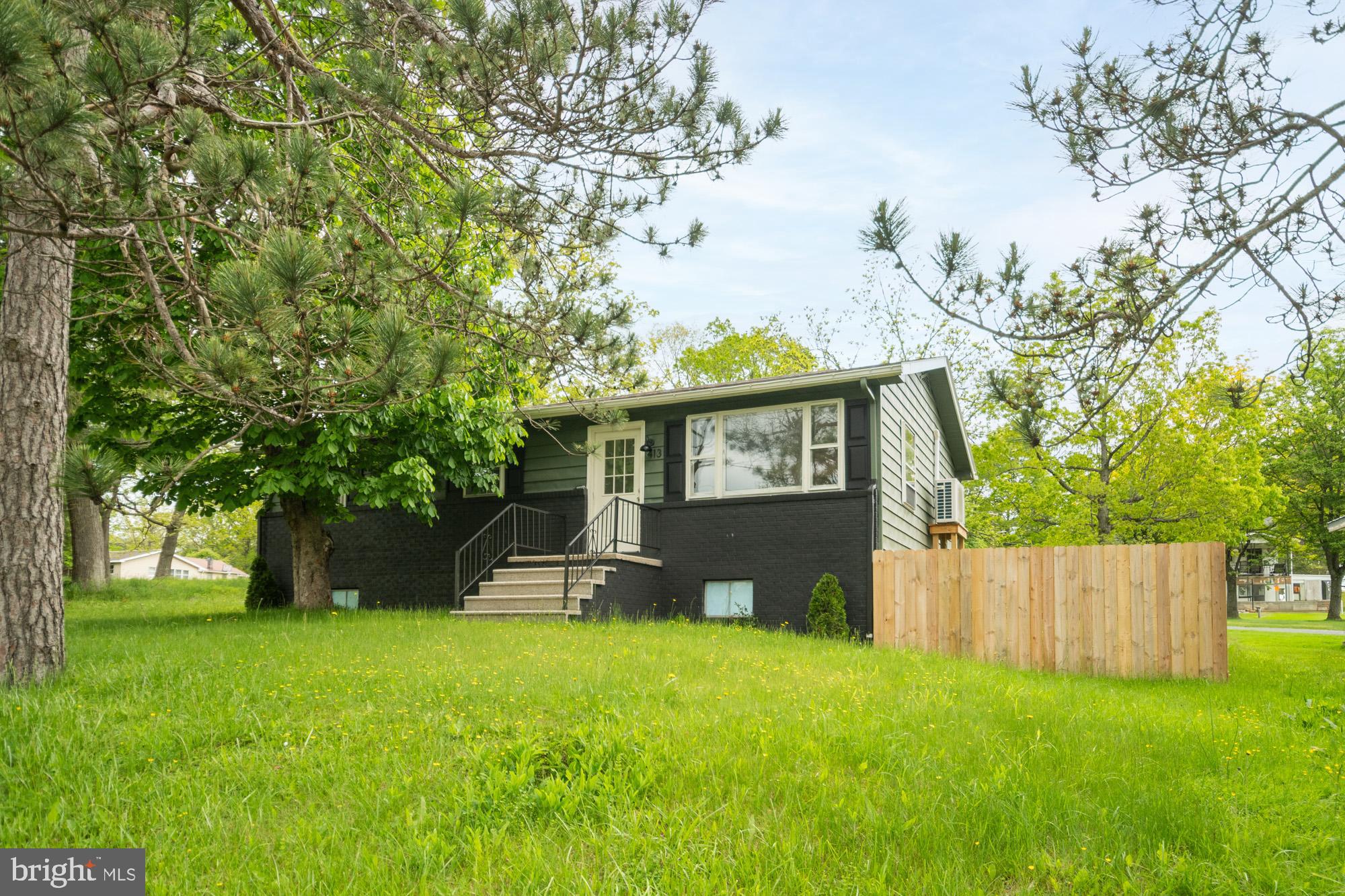 MOUNTAIN LAKE PARK - Residential