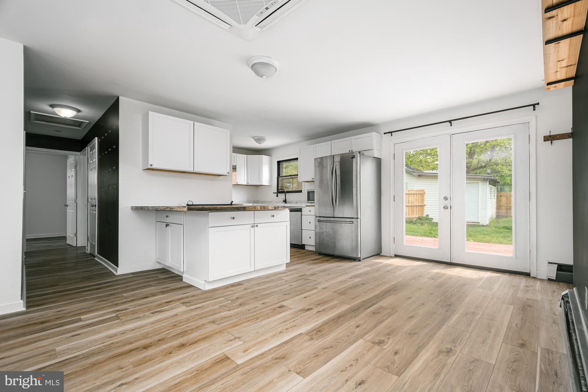 MOUNTAIN LAKE PARK - Residential