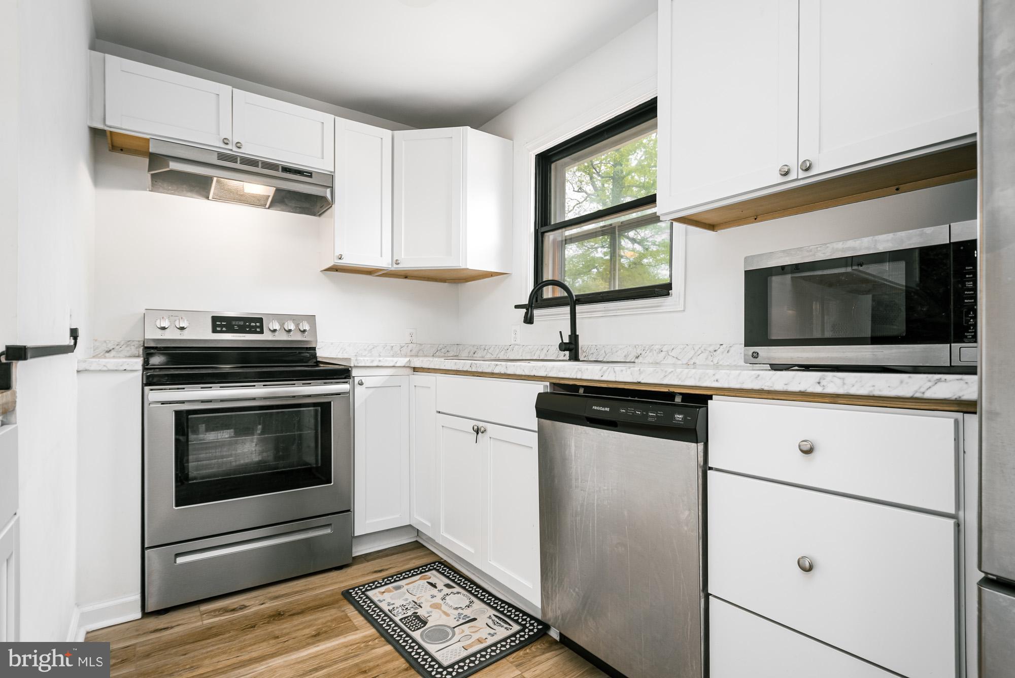 MOUNTAIN LAKE PARK - Residential