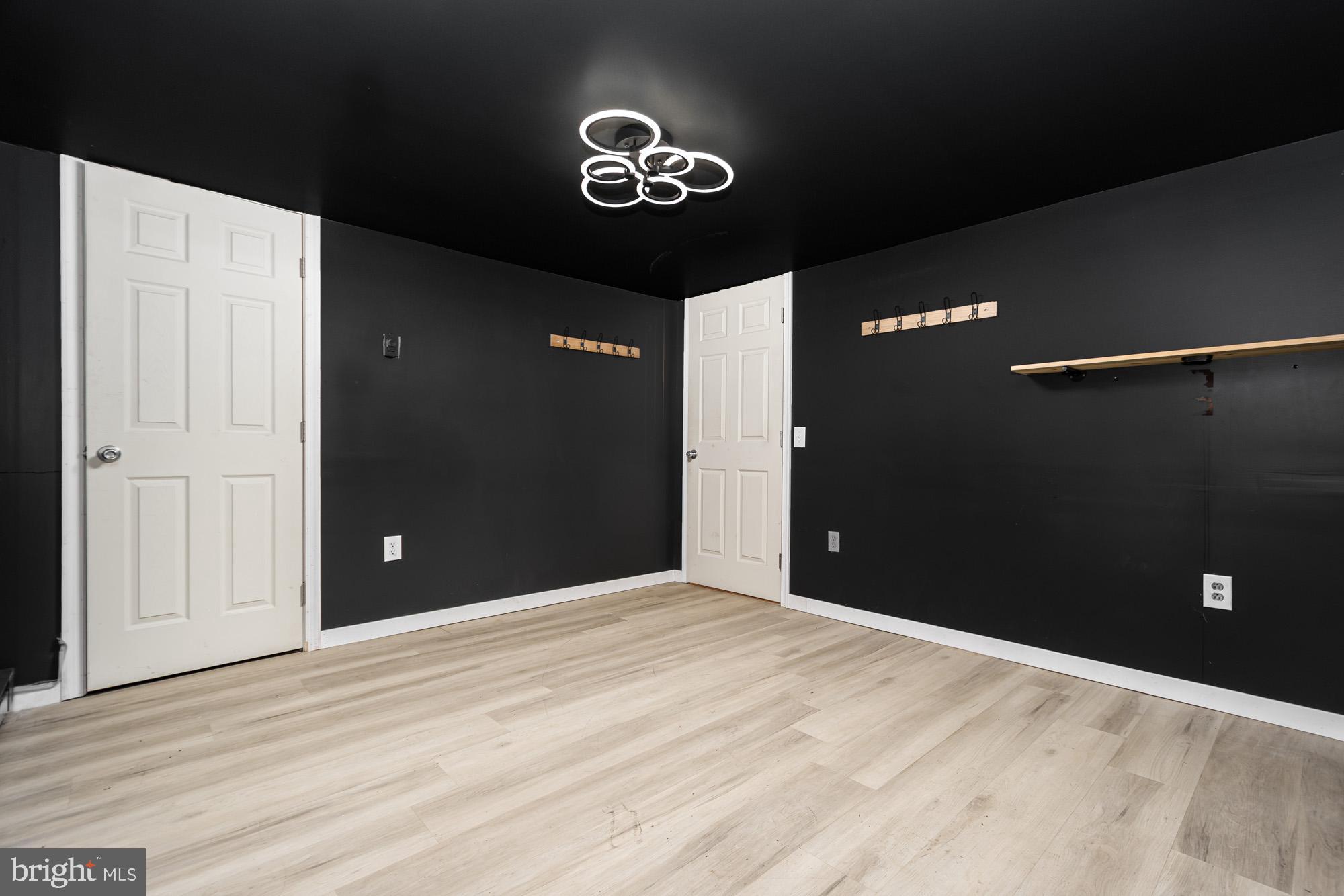 MOUNTAIN LAKE PARK - Residential