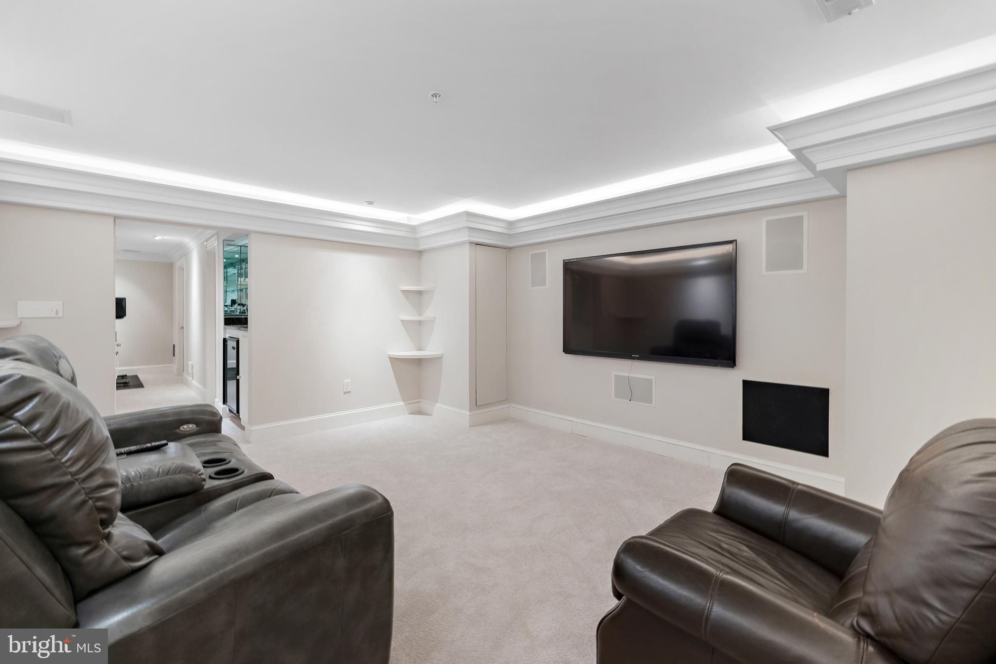 FAIRFAX ROW - Residential