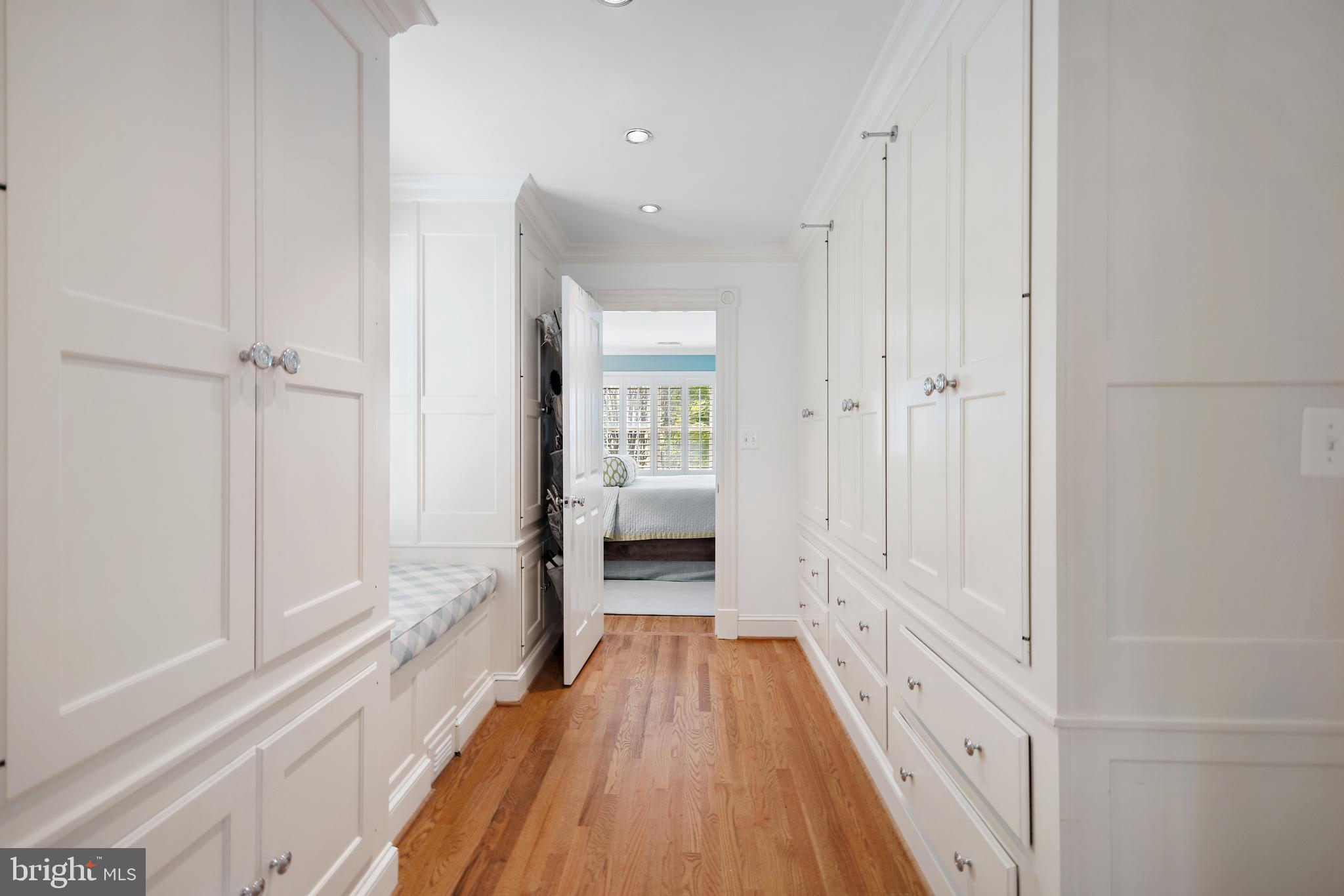 FAIRFAX ROW - Residential