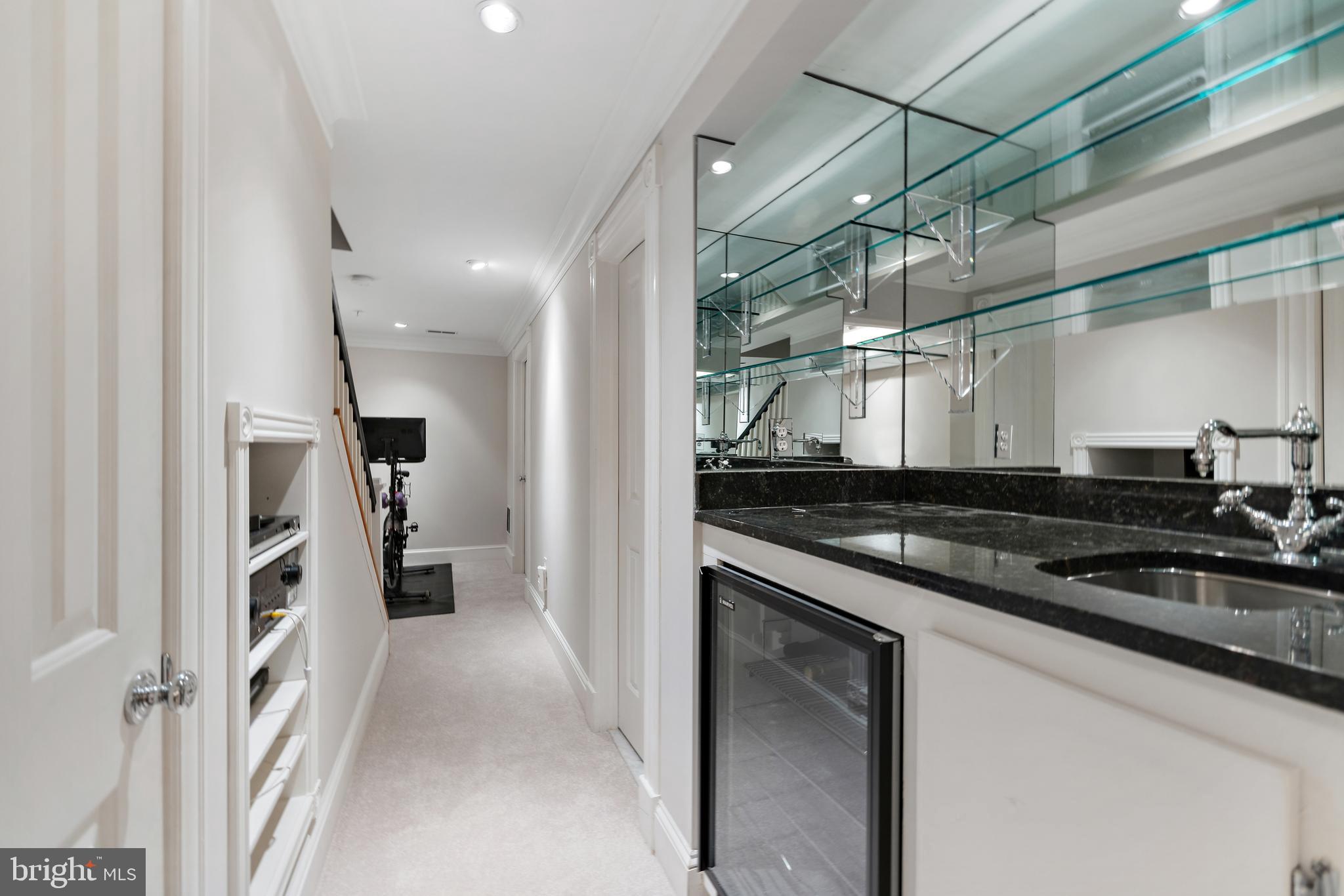 FAIRFAX ROW - Residential