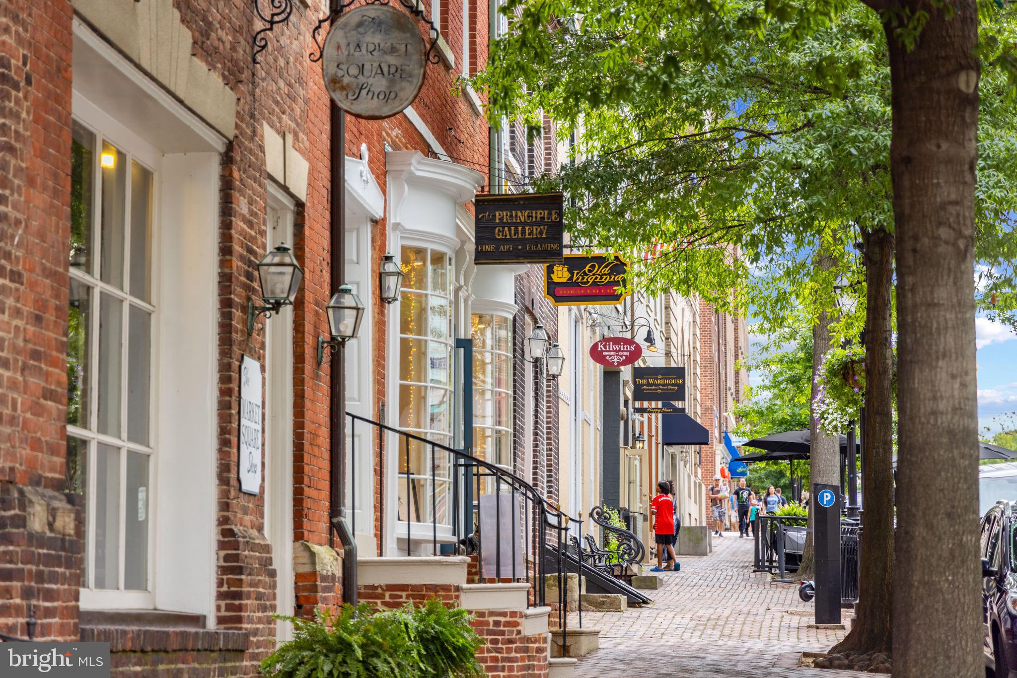 FAIRFAX ROW - Residential