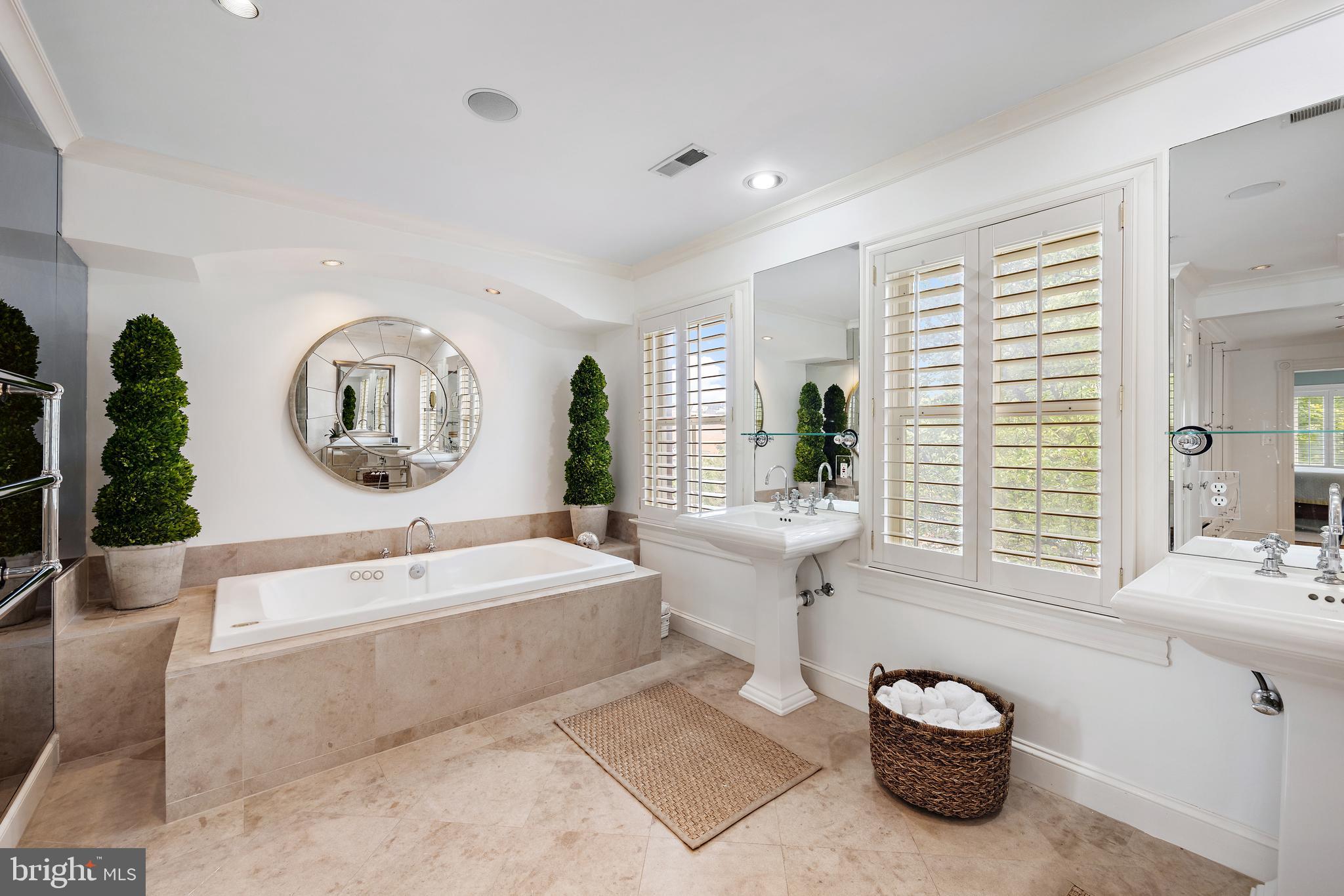 FAIRFAX ROW - Residential