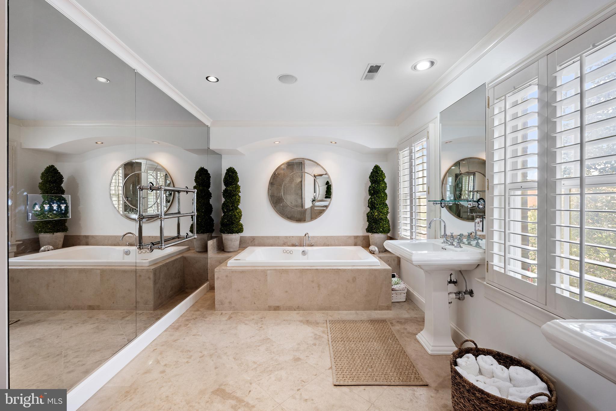 FAIRFAX ROW - Residential