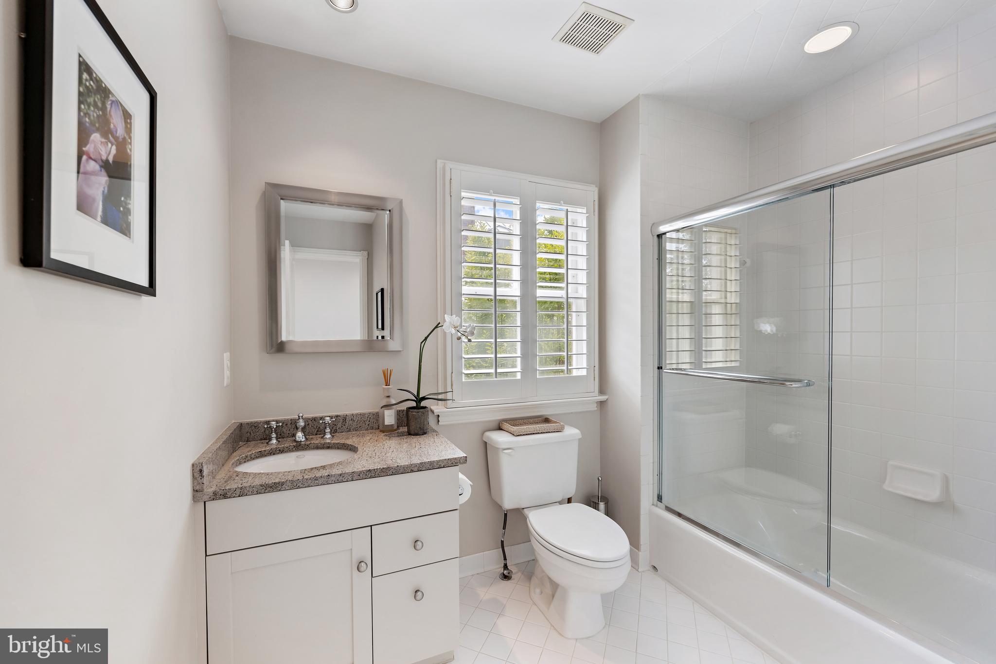 FAIRFAX ROW - Residential