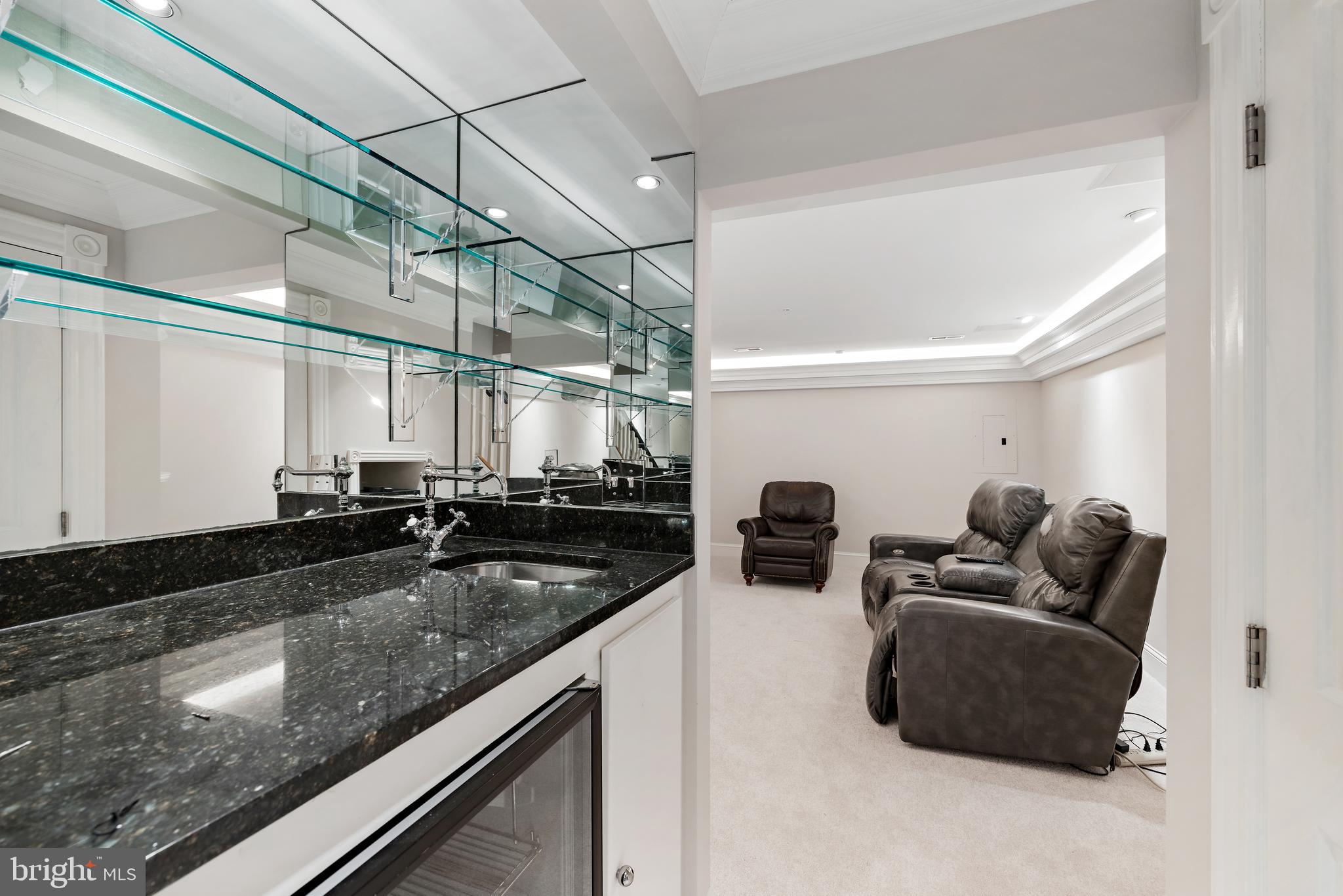 FAIRFAX ROW - Residential