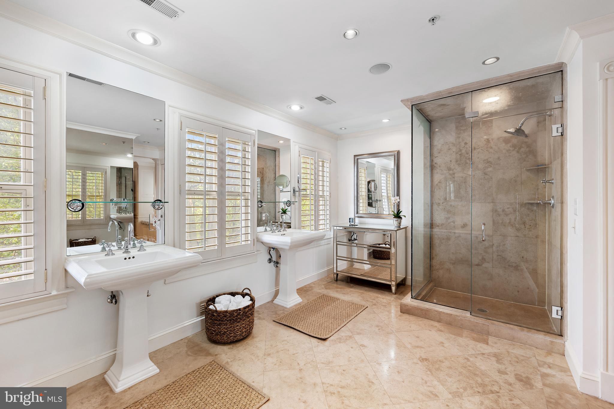 FAIRFAX ROW - Residential