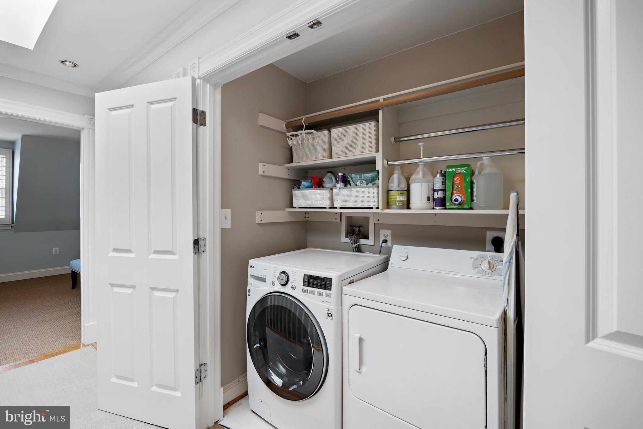 FAIRFAX ROW - Residential