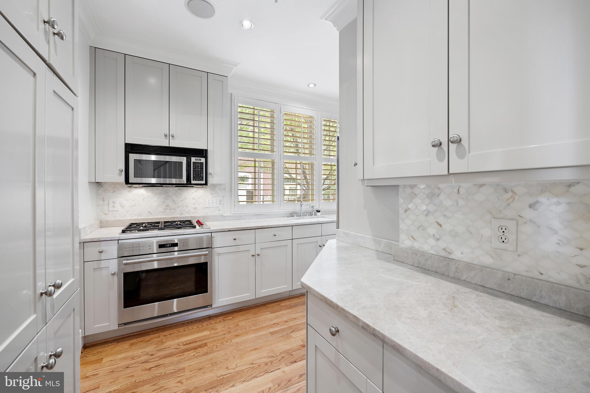 FAIRFAX ROW - Residential