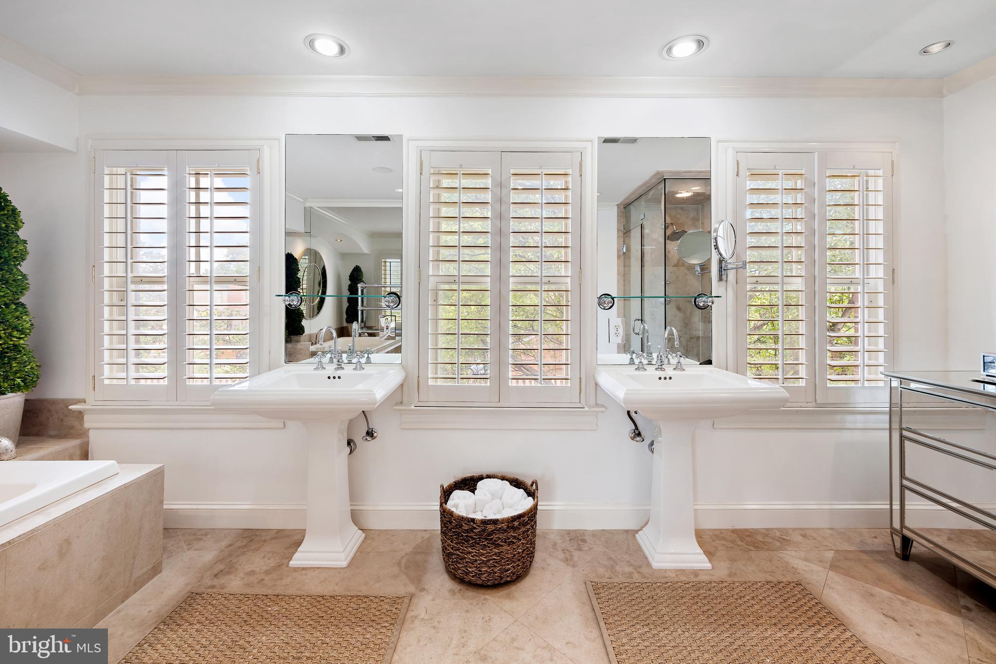 FAIRFAX ROW - Residential