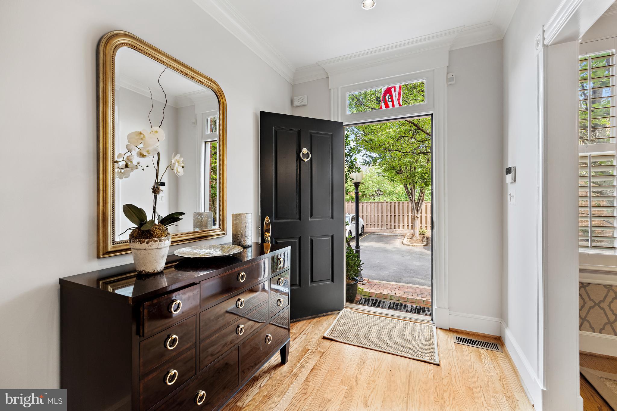 FAIRFAX ROW - Residential