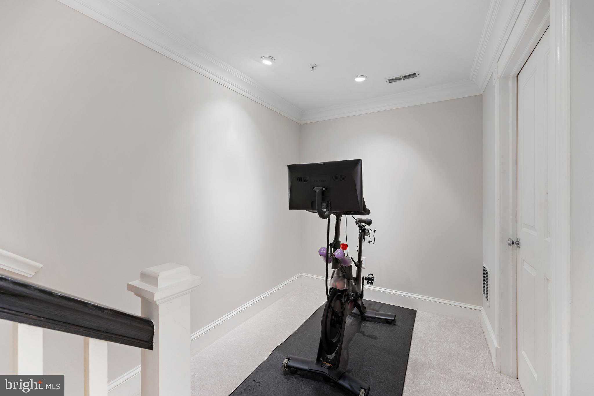 FAIRFAX ROW - Residential