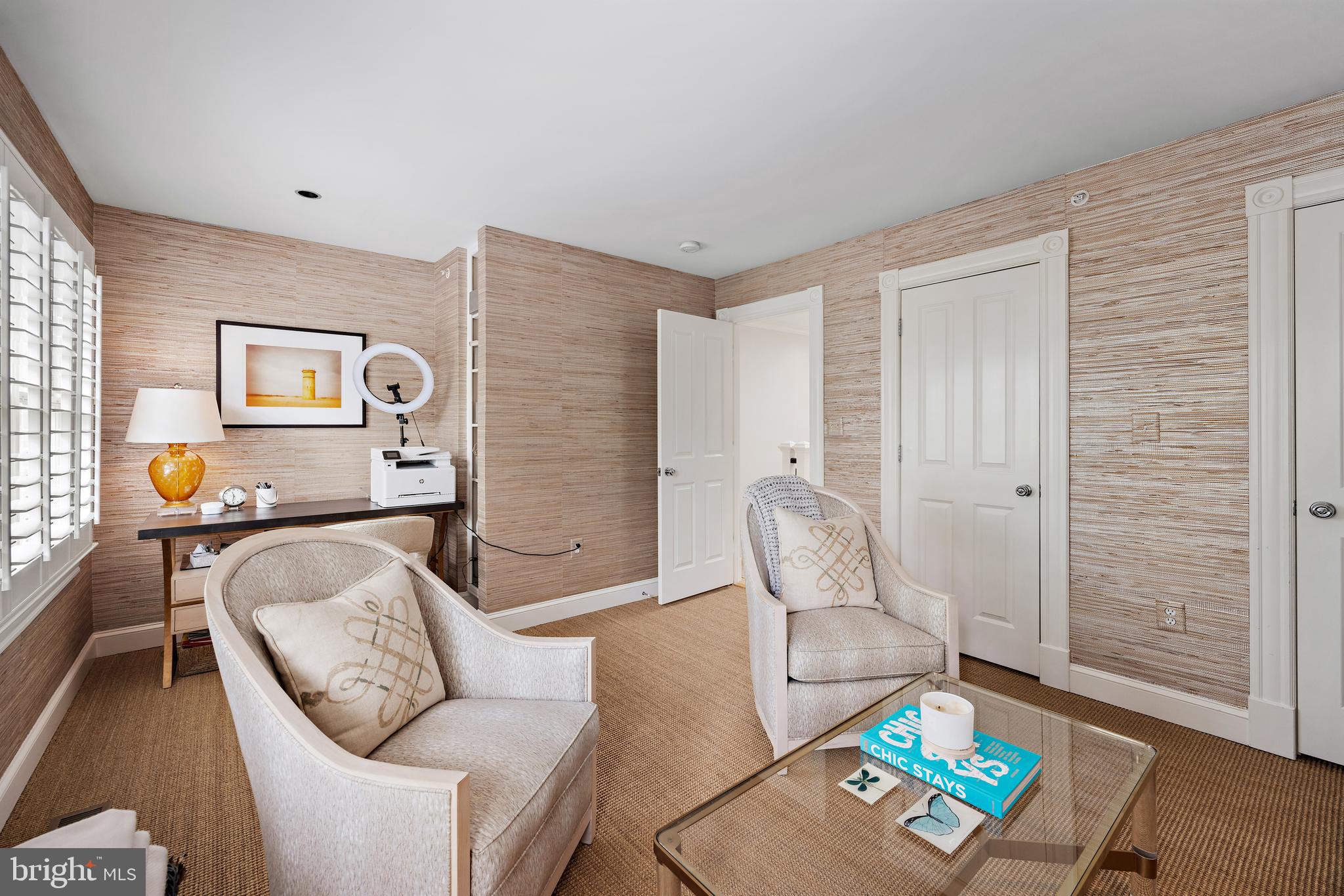 FAIRFAX ROW - Residential