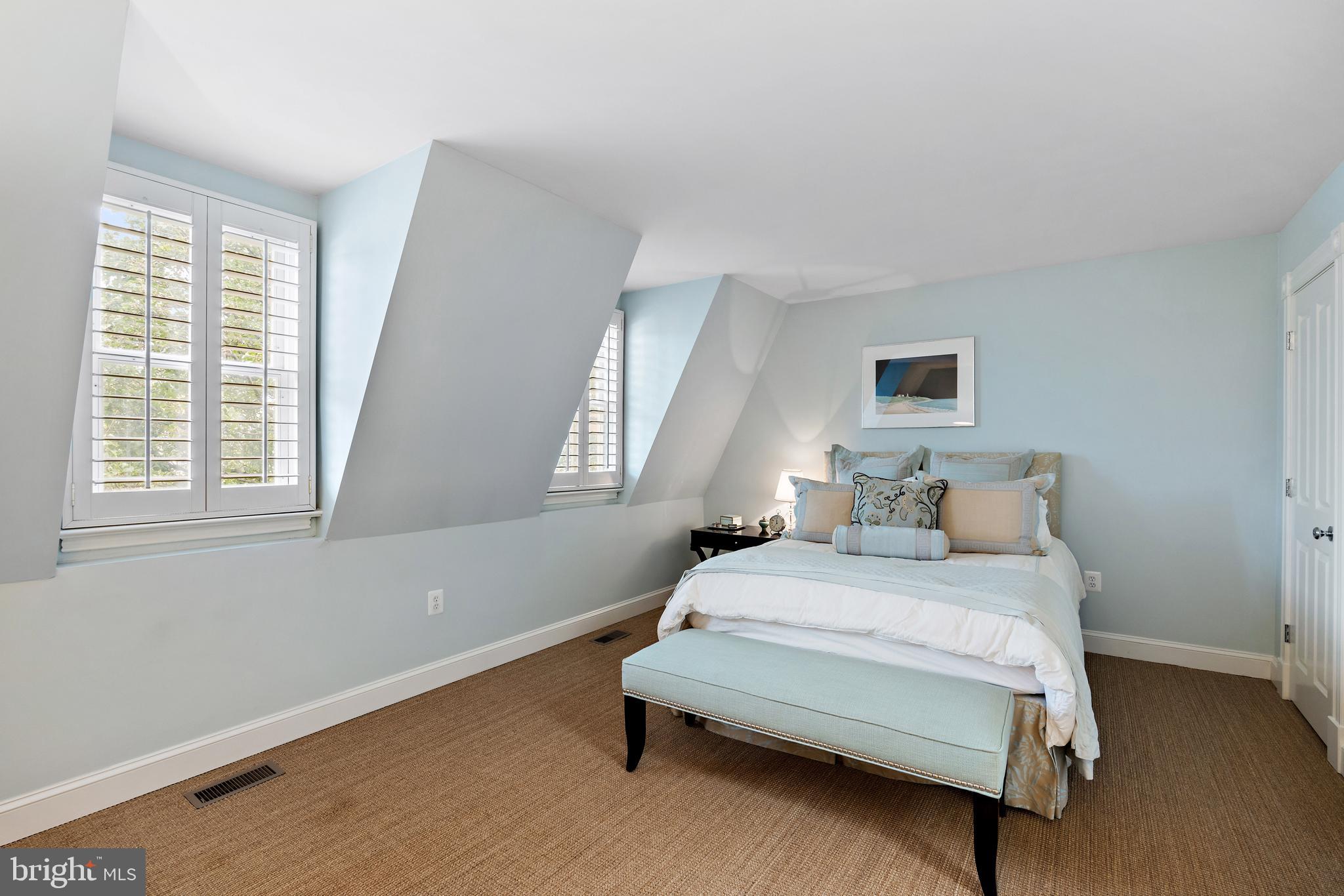 FAIRFAX ROW - Residential