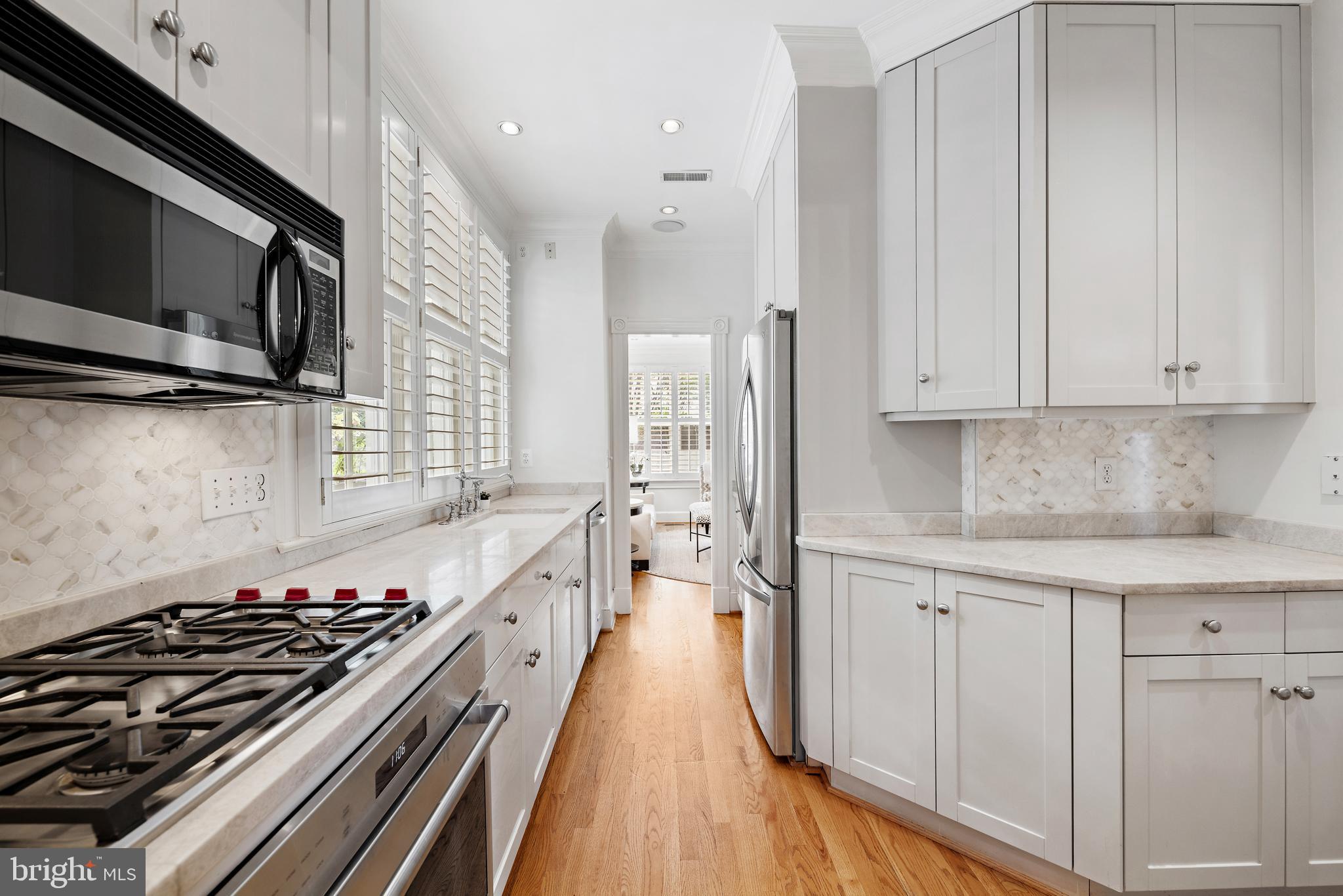 FAIRFAX ROW - Residential