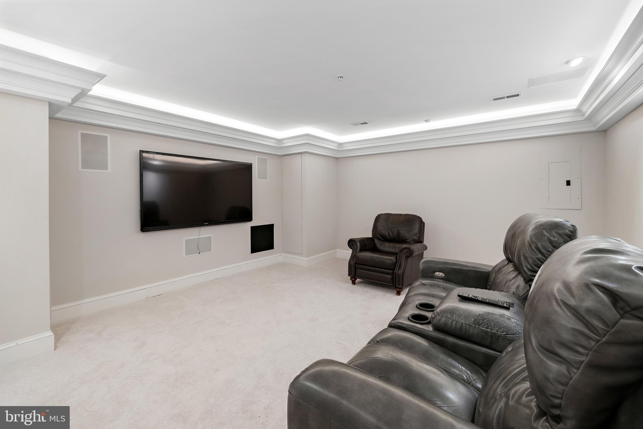 FAIRFAX ROW - Residential